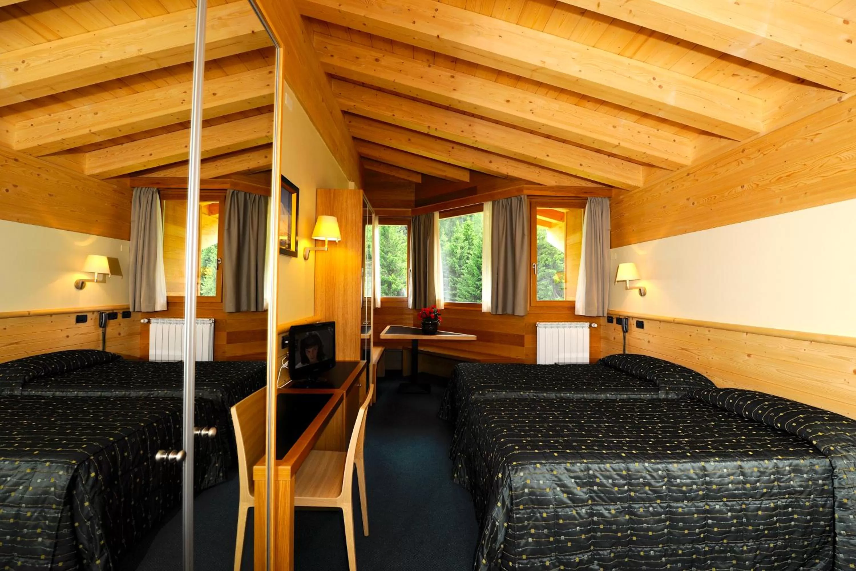 Photo of the whole room, Bed in Hotel Garni Pegrà