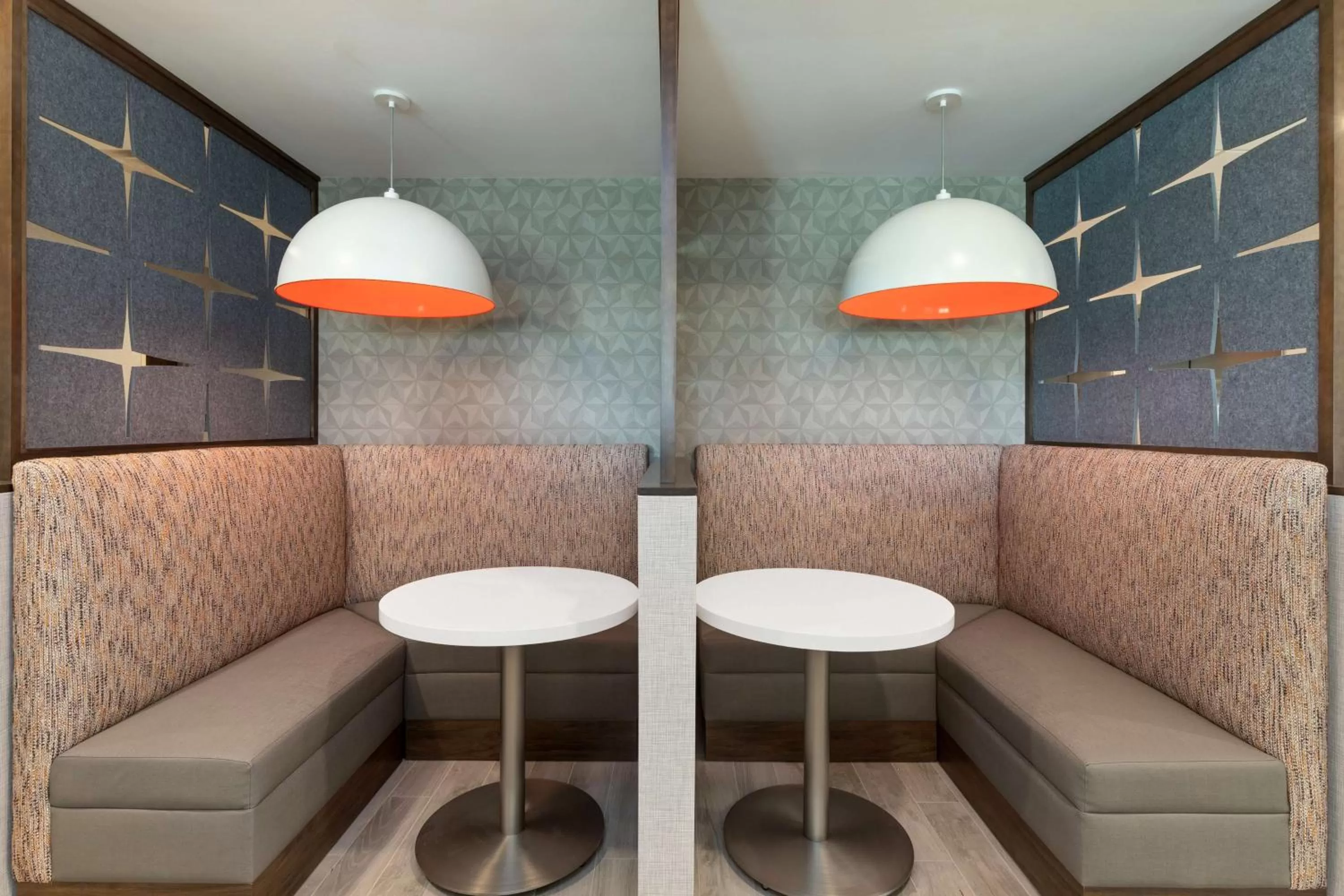 Communal lounge/ TV room in Hampton Inn Circleville, Oh