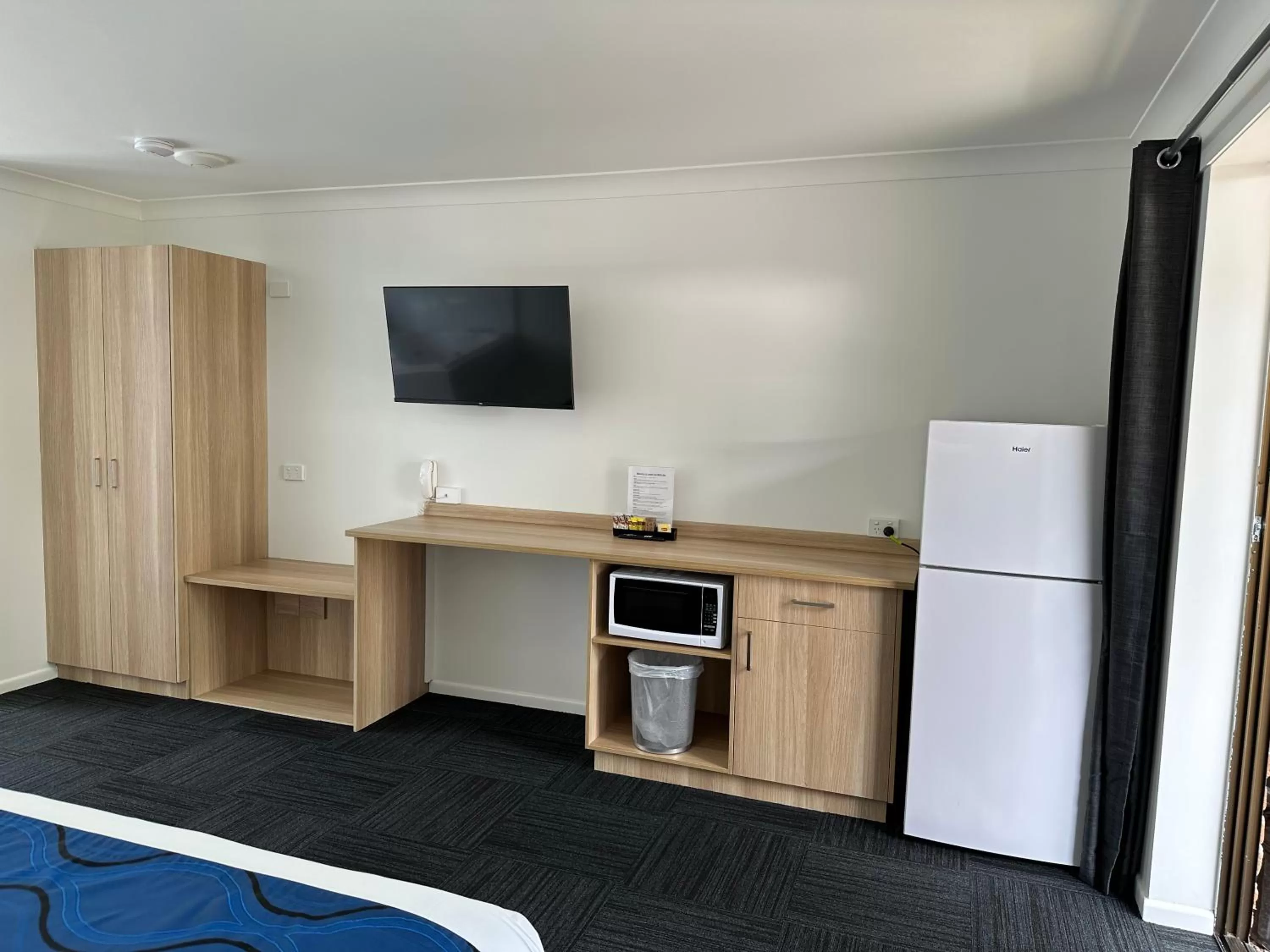 Kitchen or kitchenette in Logan City Motor Inn
