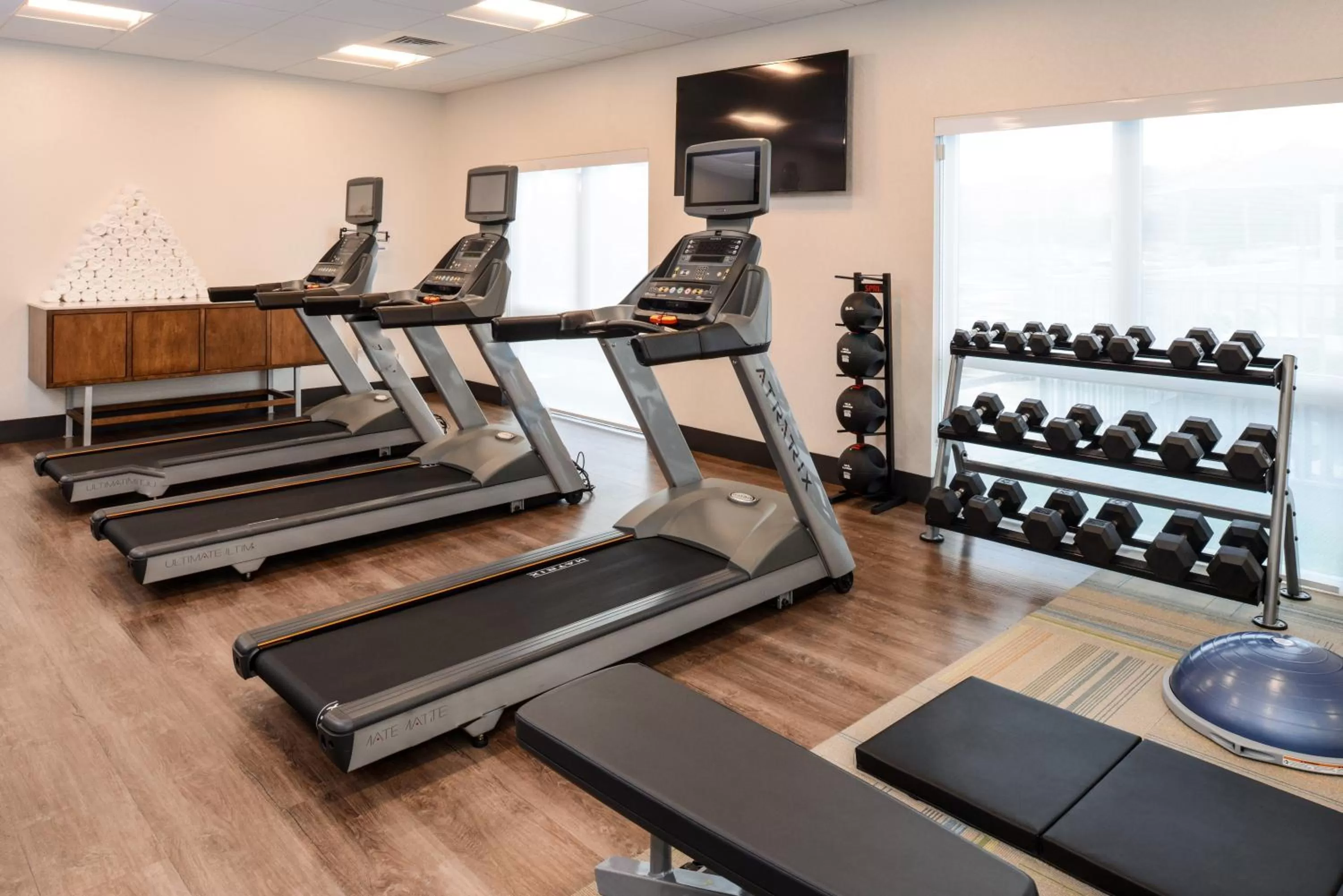 Fitness centre/facilities in Holiday Inn Express & Suites Alachua - Gainesville Area by IHG