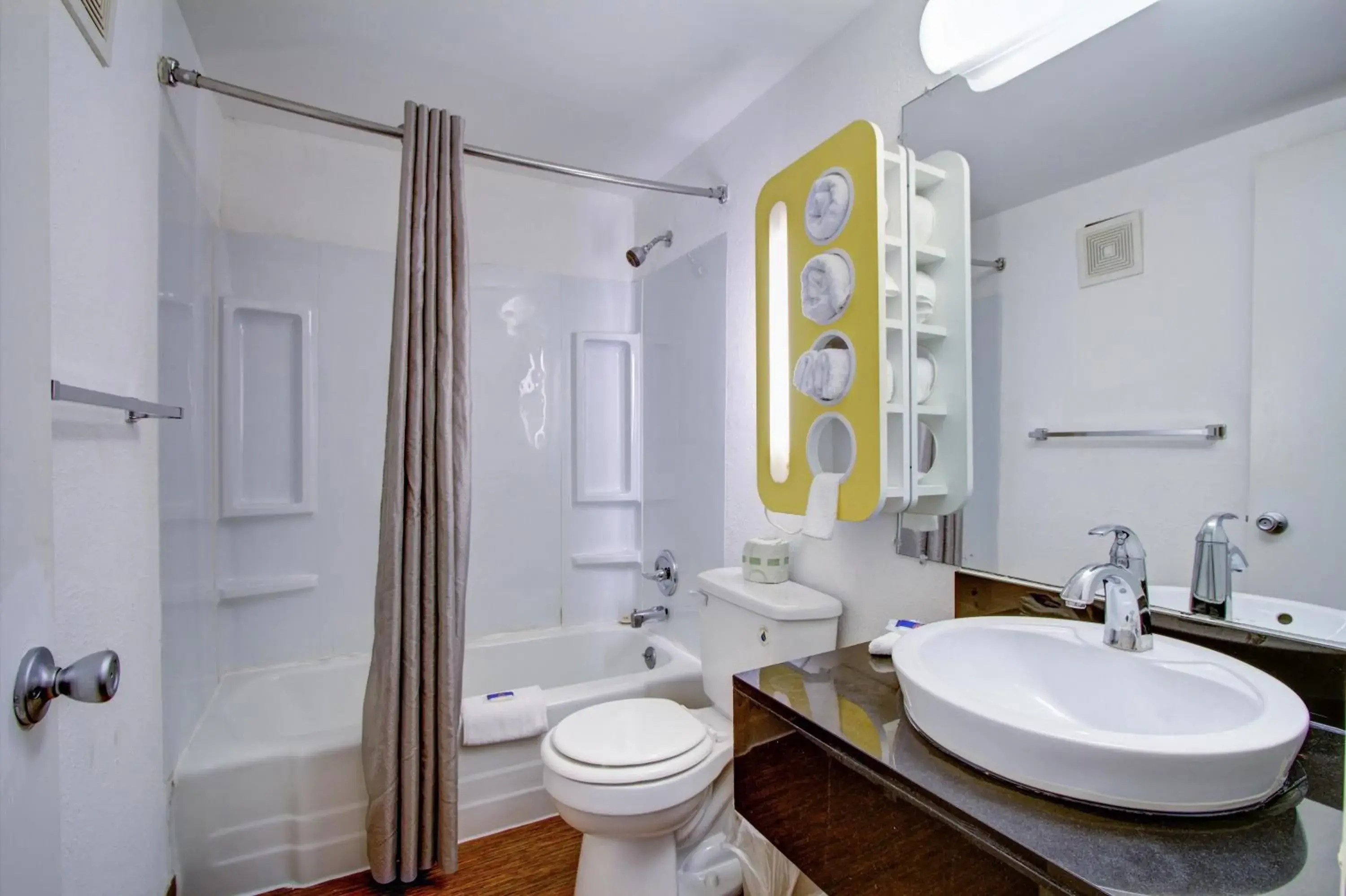 King Room - single occupancy - Non-Smoking in Motel 6-Richfield, OH King Room - single occupancy - Non-Smoking in Motel 6-Richfield, OH