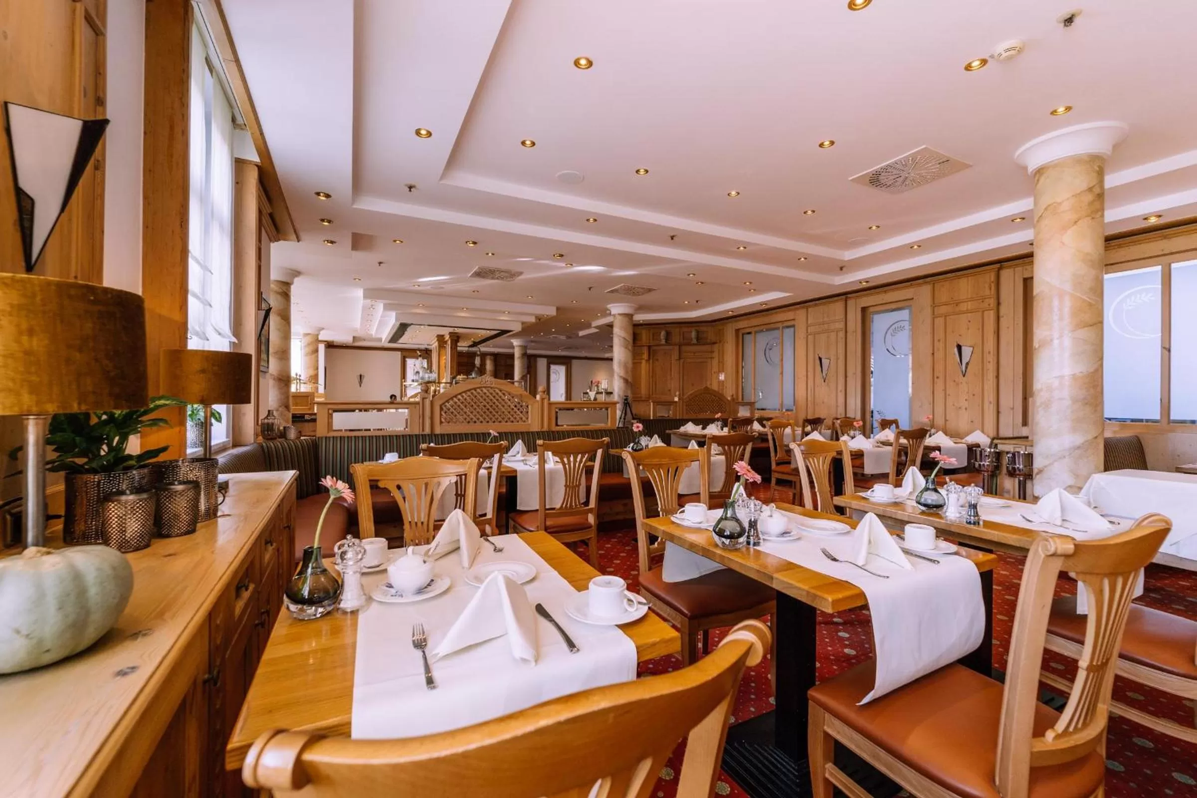 Breakfast in Atomis Hotel Munich Airport by Mercure