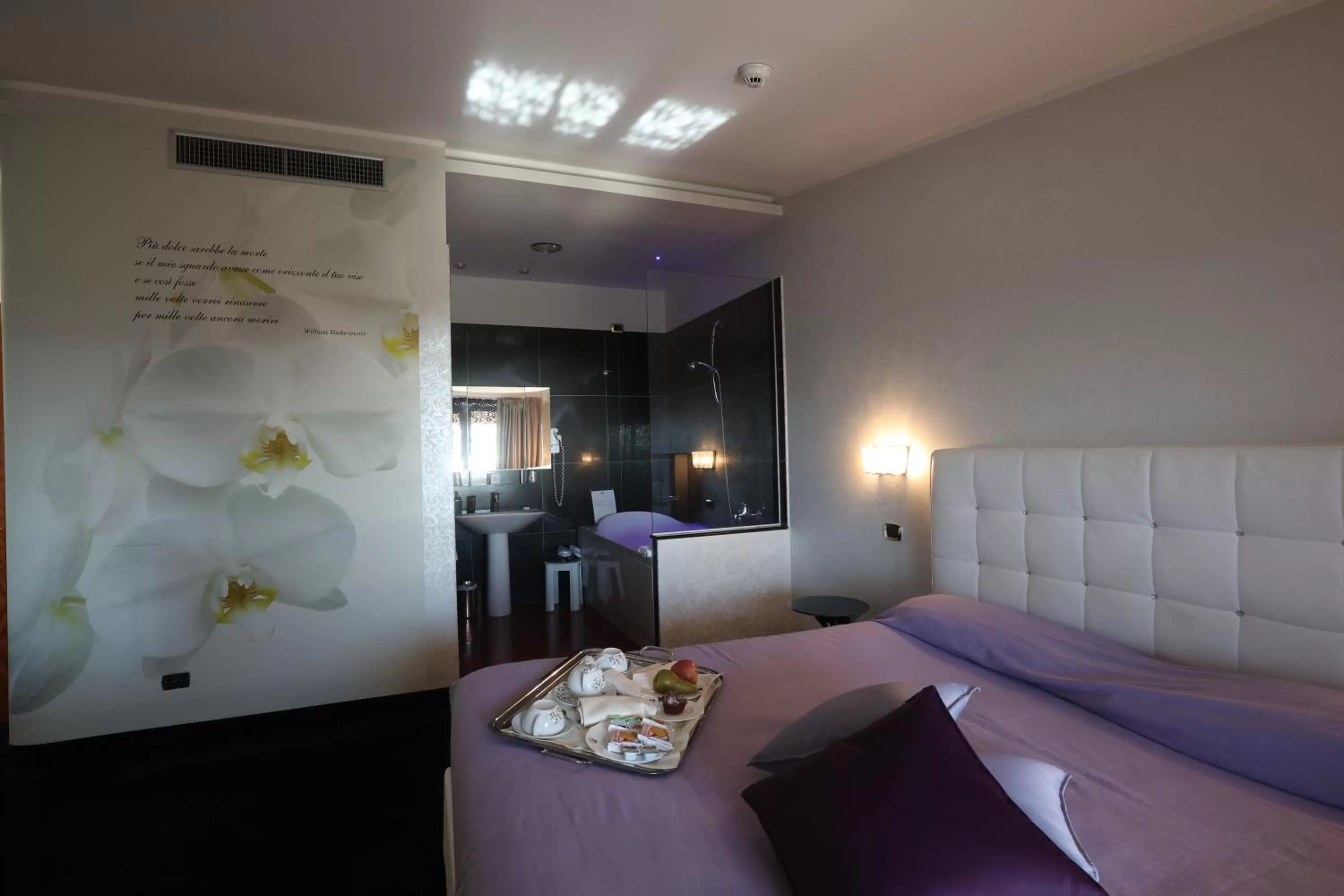 Bed in Grand Hotel Paradiso