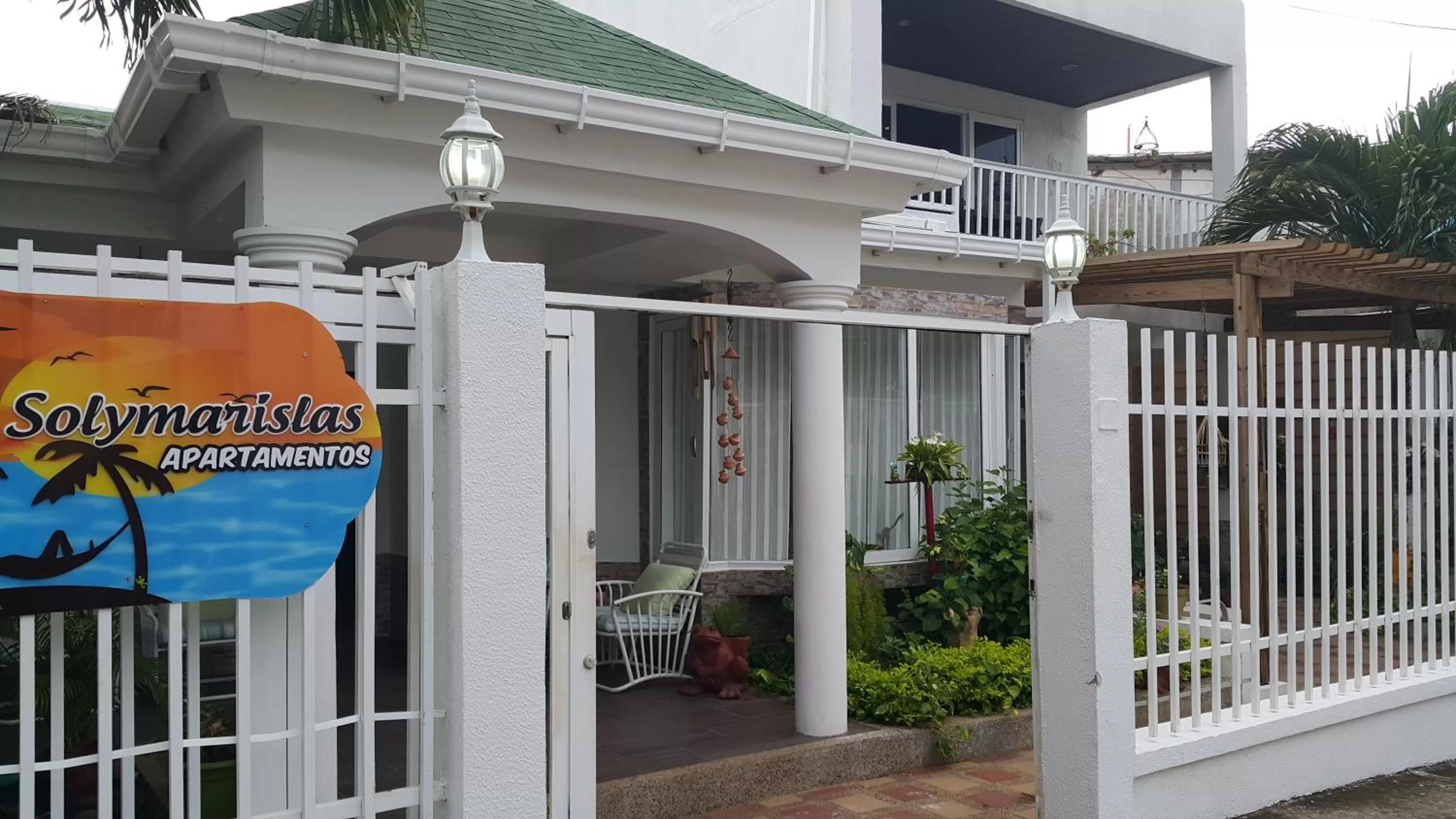 Facade/entrance in Hospedaje Solymar Sarie Bay