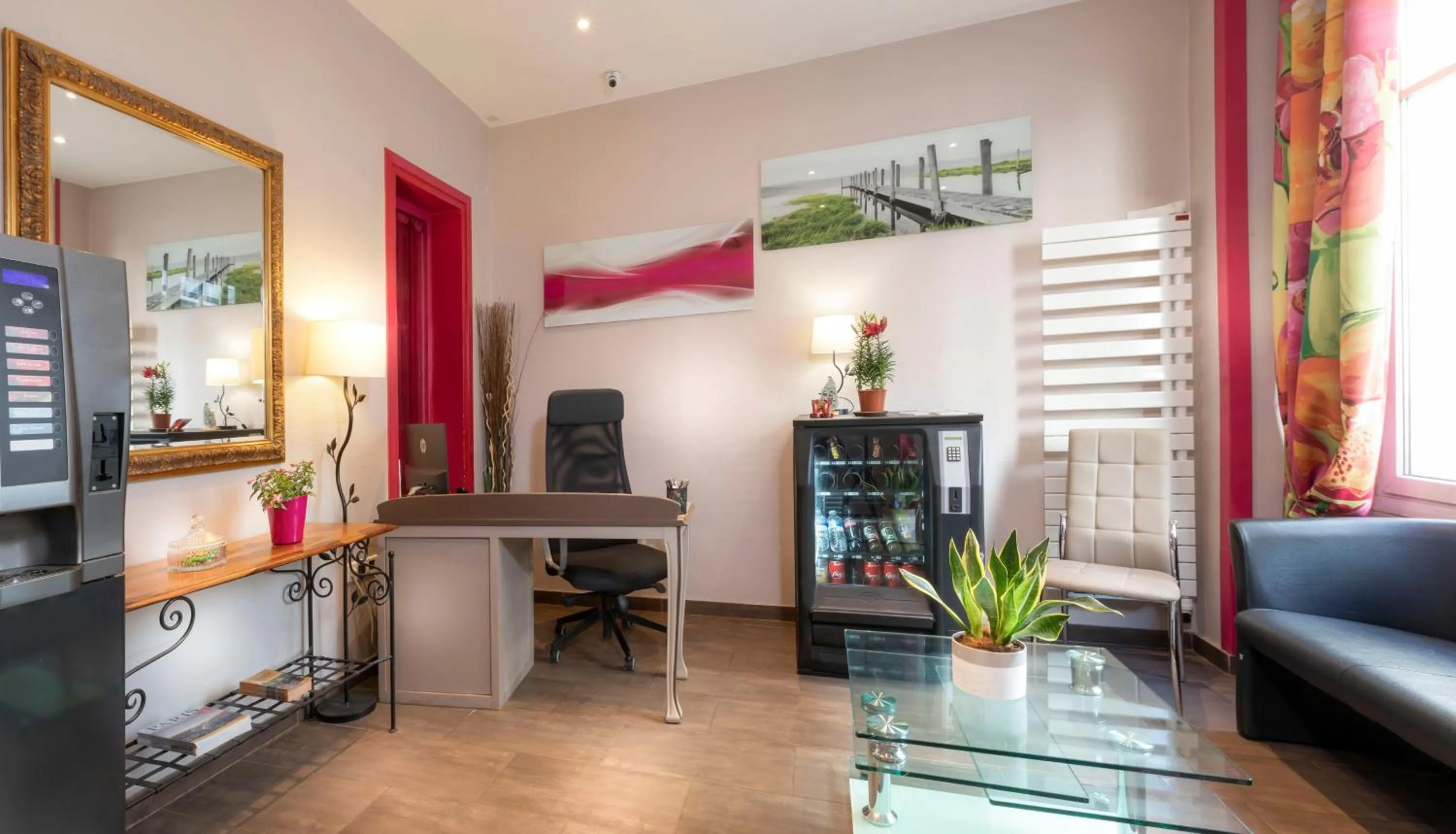 Lobby or reception in Hôtel Montsouris Orléans