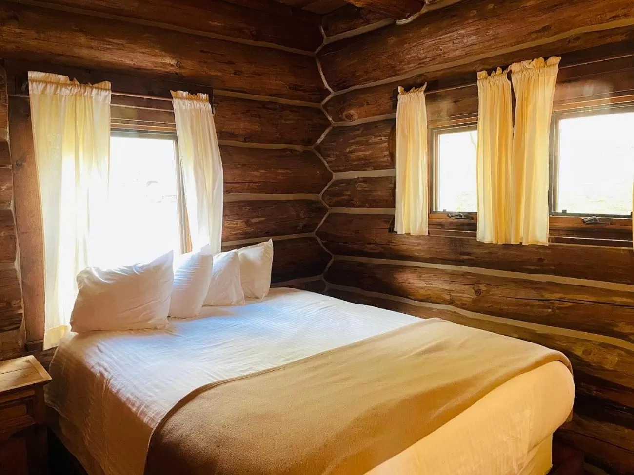 Bed in Drummond Island Resort