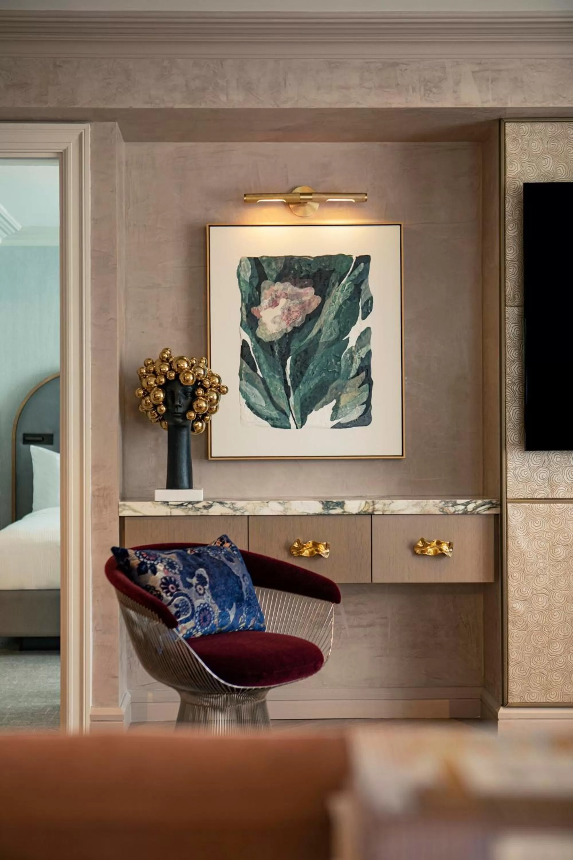 Photo of the whole room, Bed in JW Marriott Essex House New York