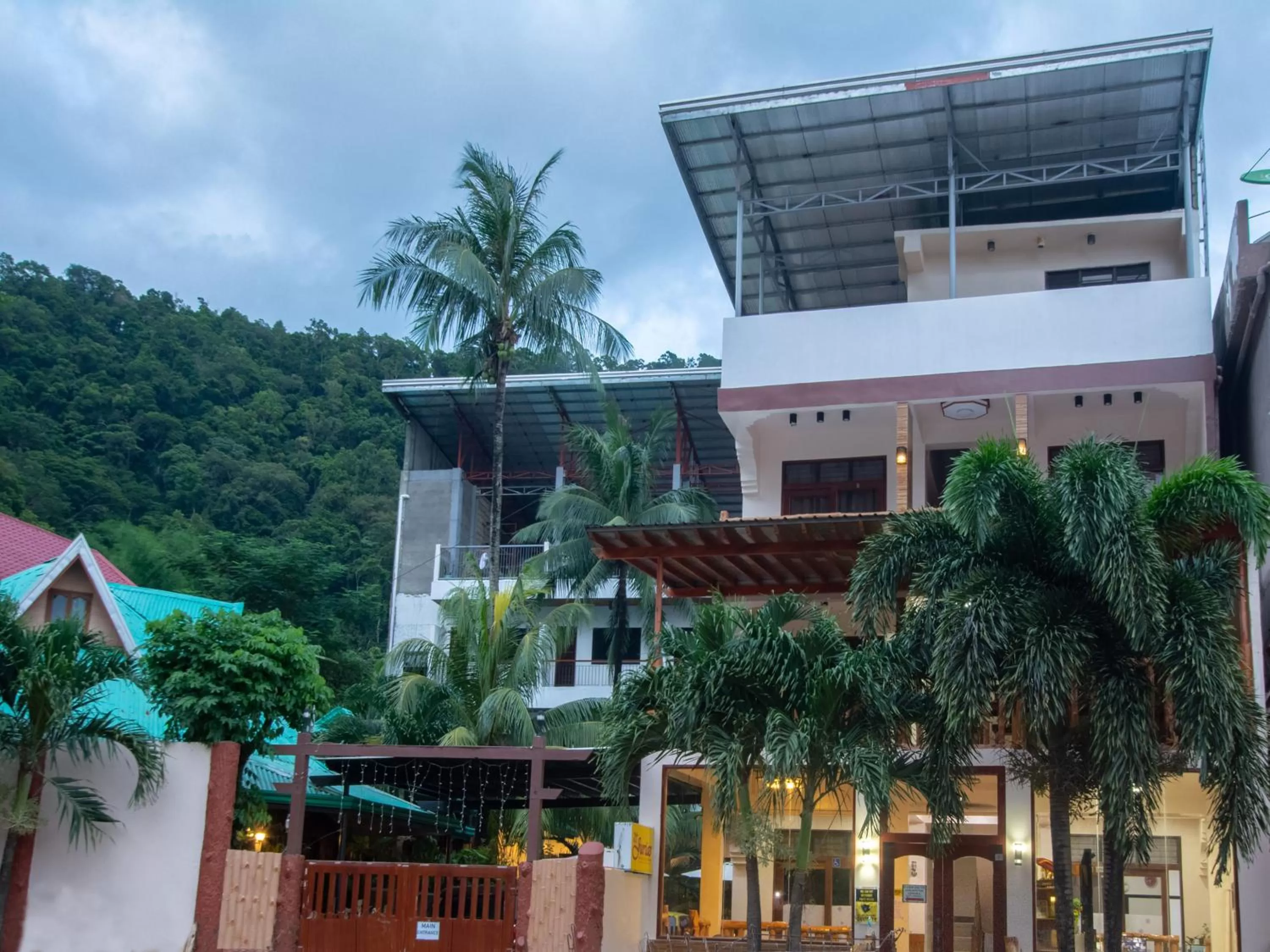 Facade/entrance in Jurias Garden Hotel
