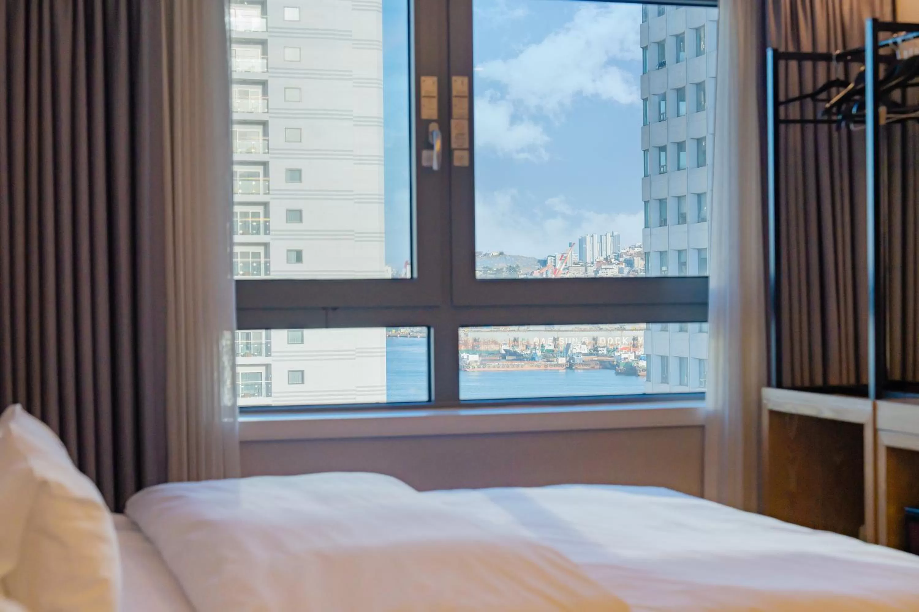 Sea view, Bed in Central Park Hotel Busan