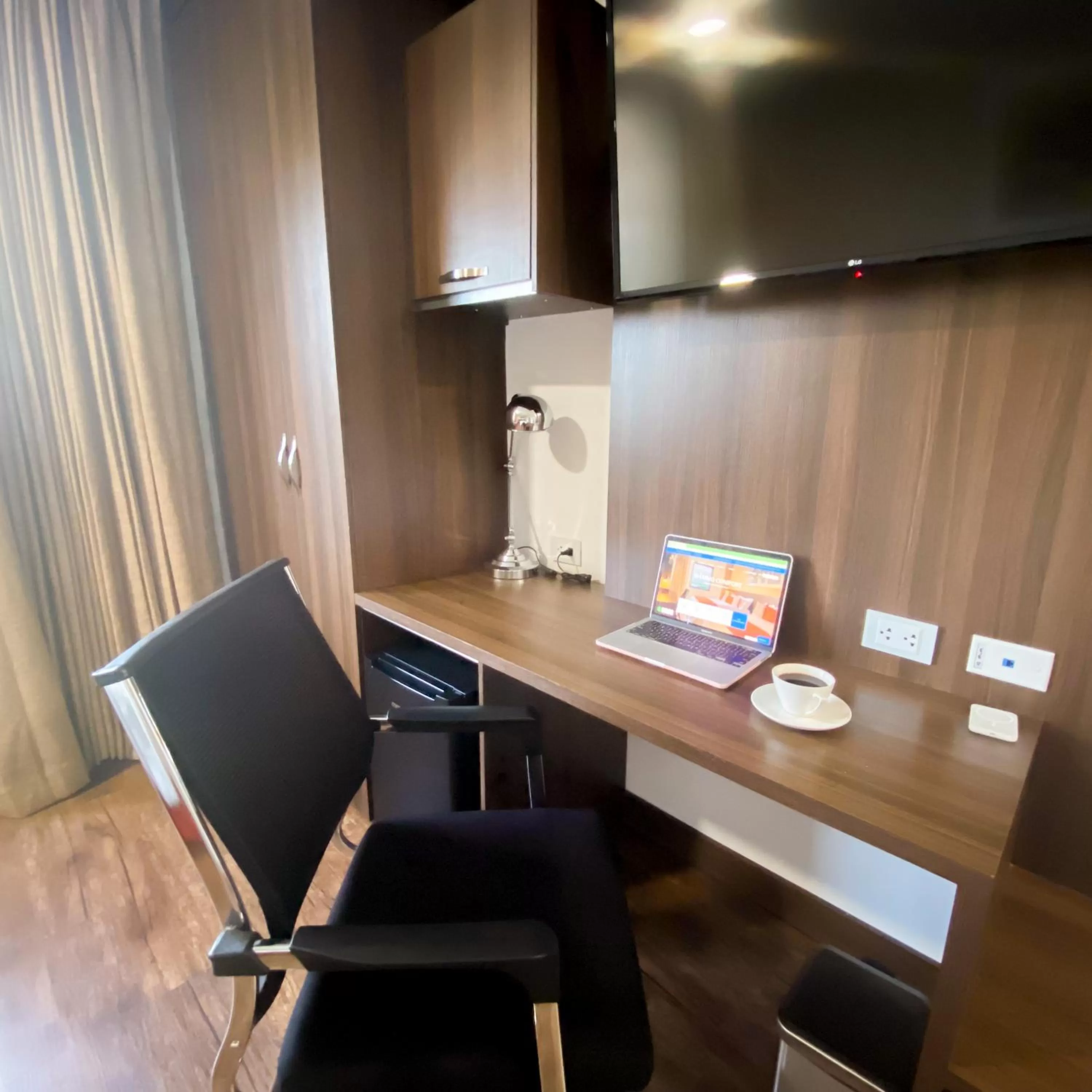 Bed in Hotel Real Elim International