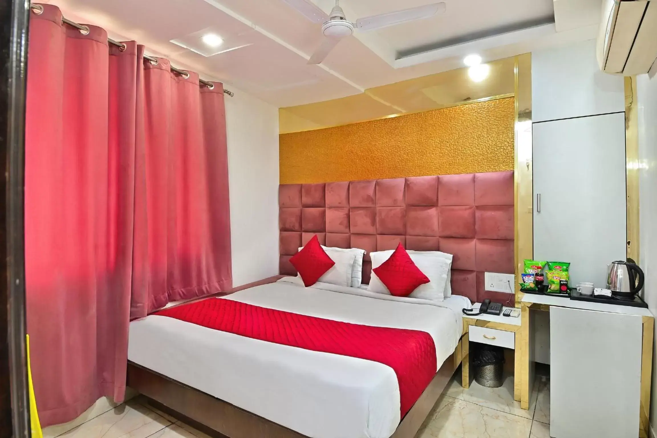 Deluxe Room in Hotel Bella Vista New Delhi -walk from New delhi railway station Deluxe Room in Hotel Bella Vista New Delhi -walk from New delhi railway station