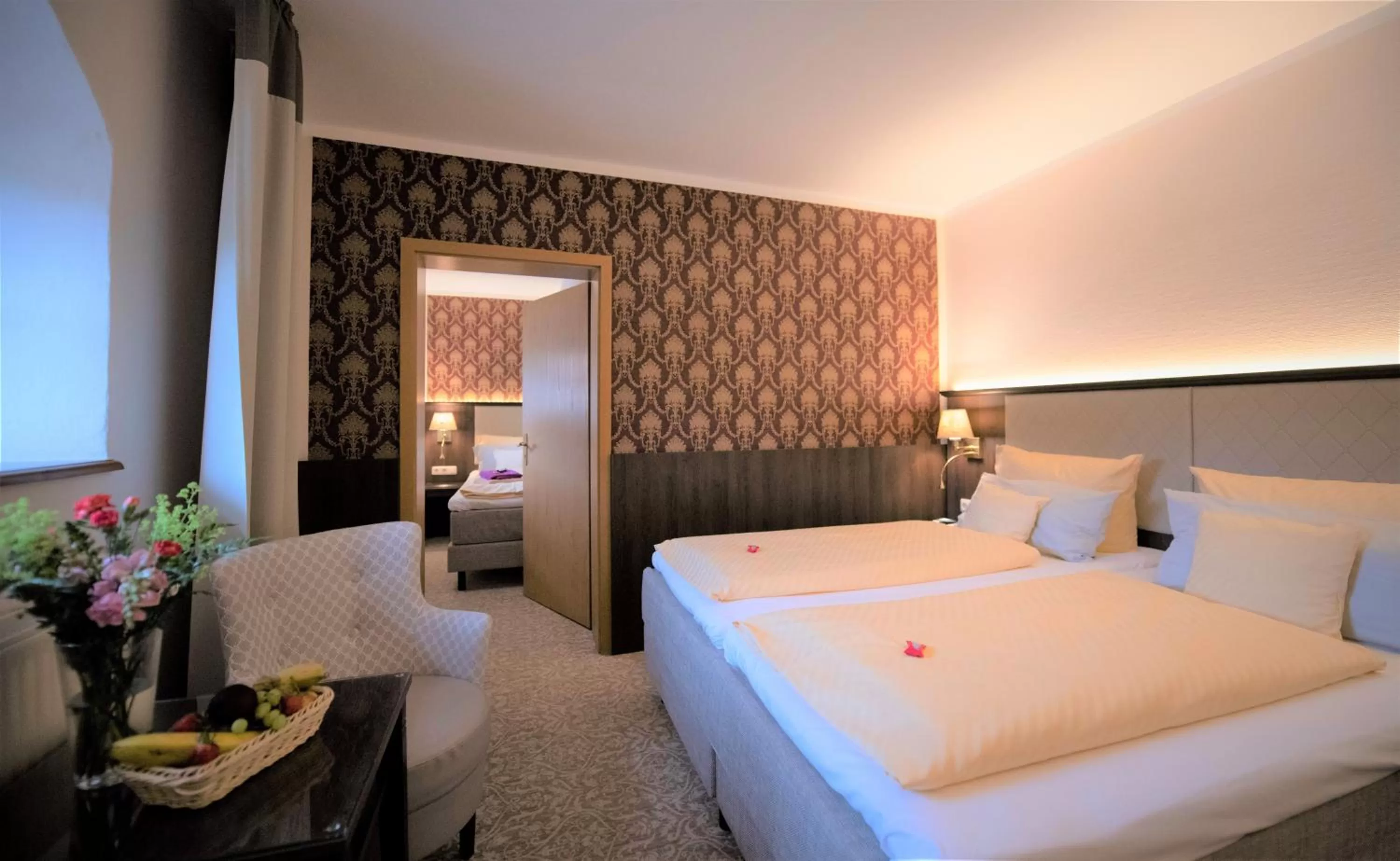 Photo of the whole room, Bed in Schlosshotel Klaffenbach