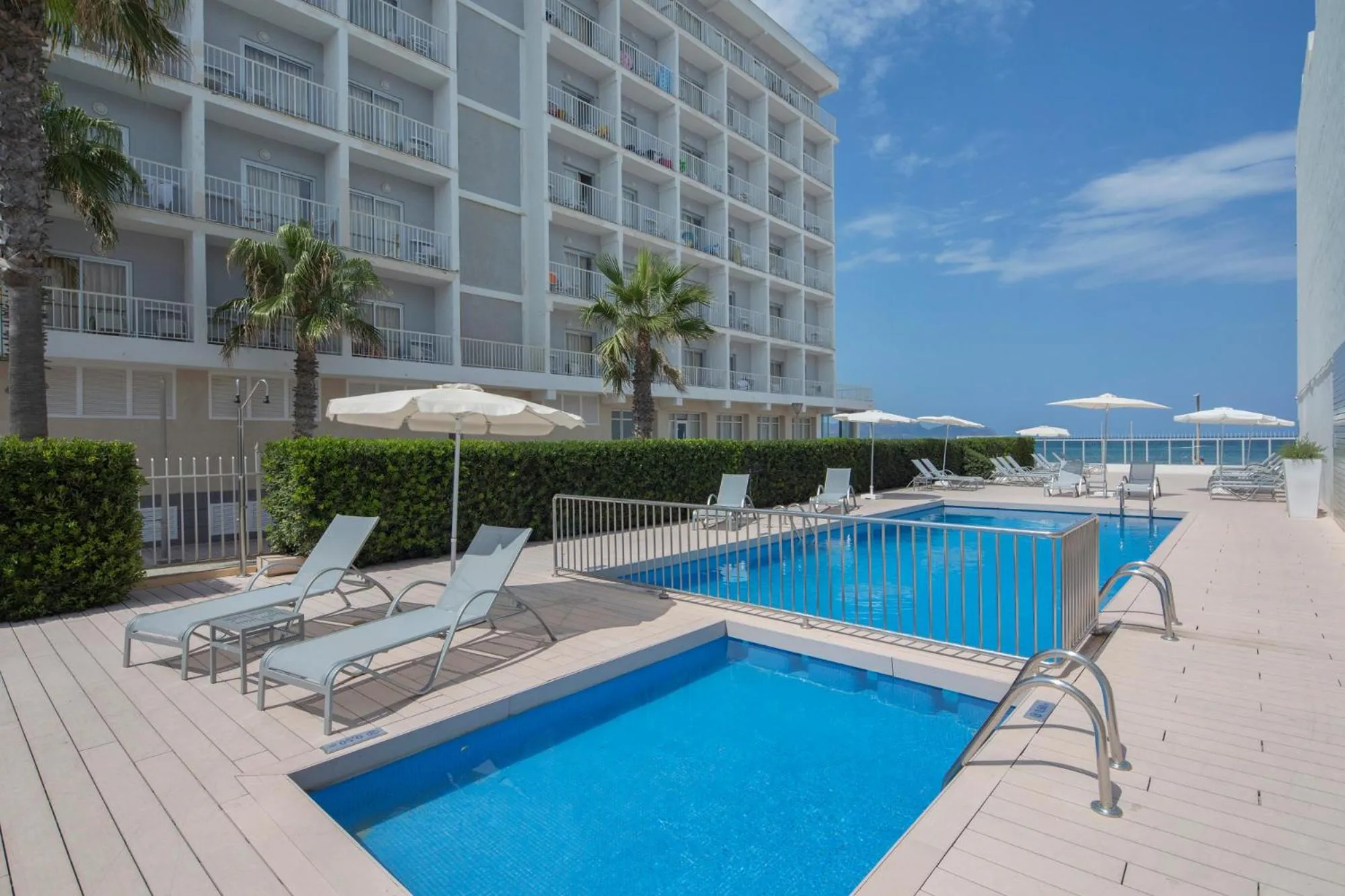 Swimming pool in JS Miramar