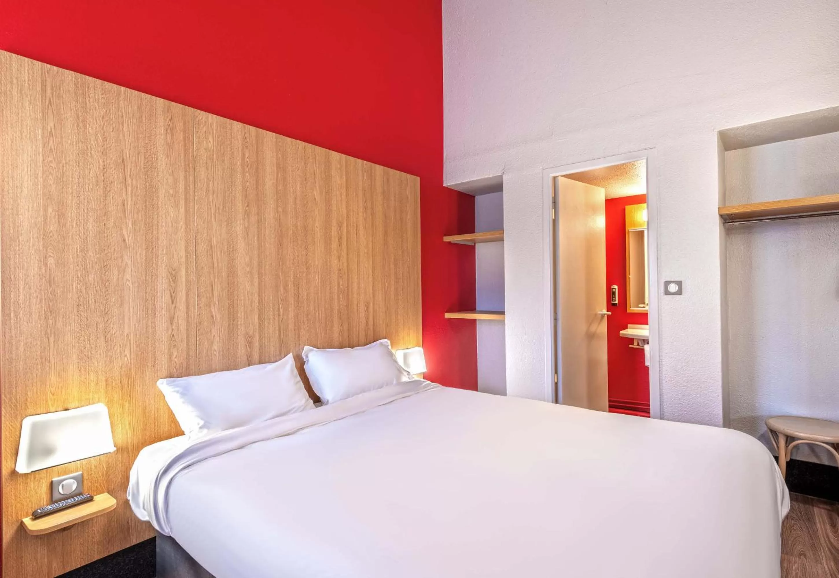 Smoking Double Room in B&B HOTEL Quimper Nord Douarnenez