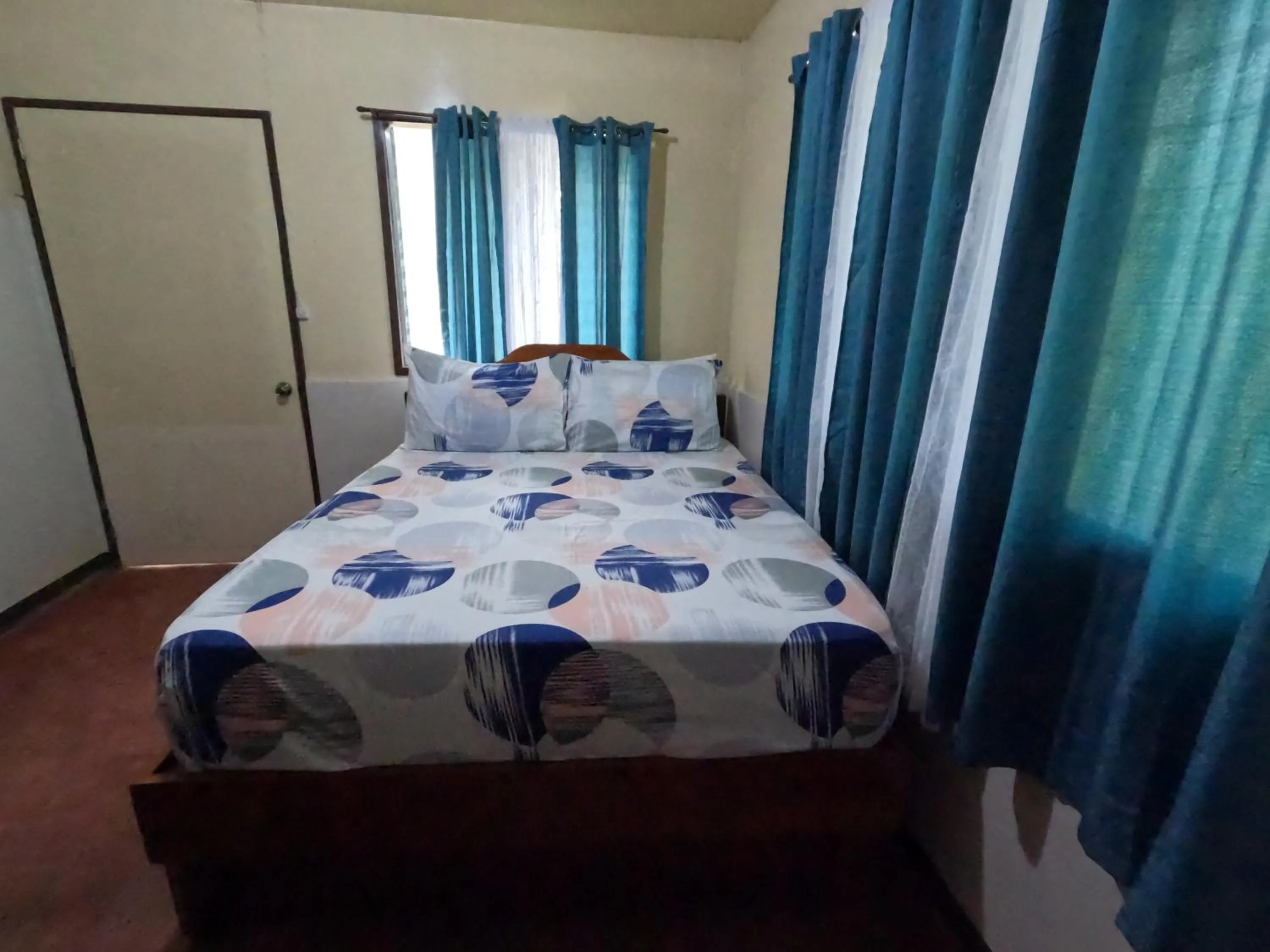 Photo of the whole room, Bed in Gratum Beach Resort