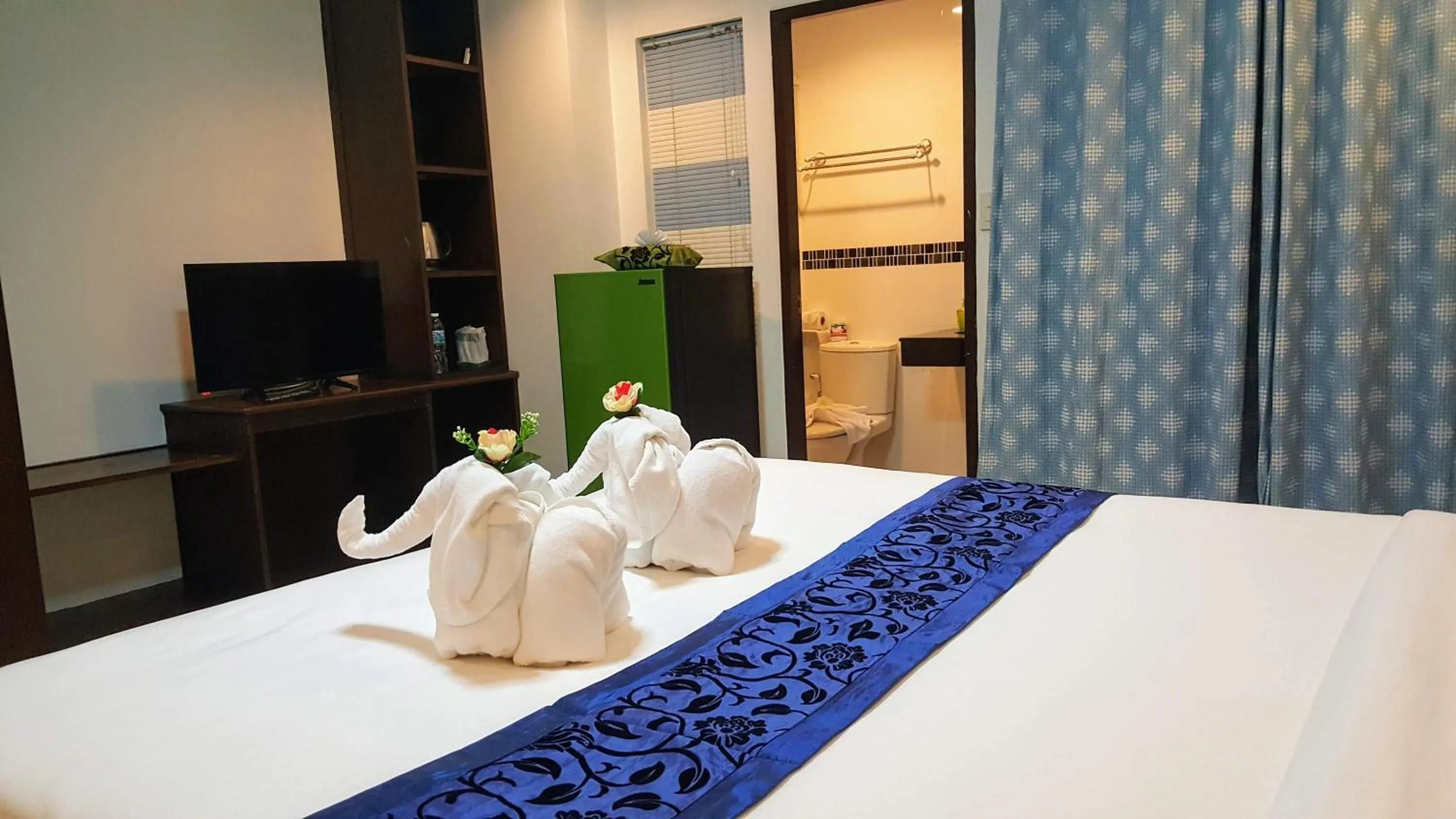 Bed in Ruen Buathong Boutique Hotel Patong Beach