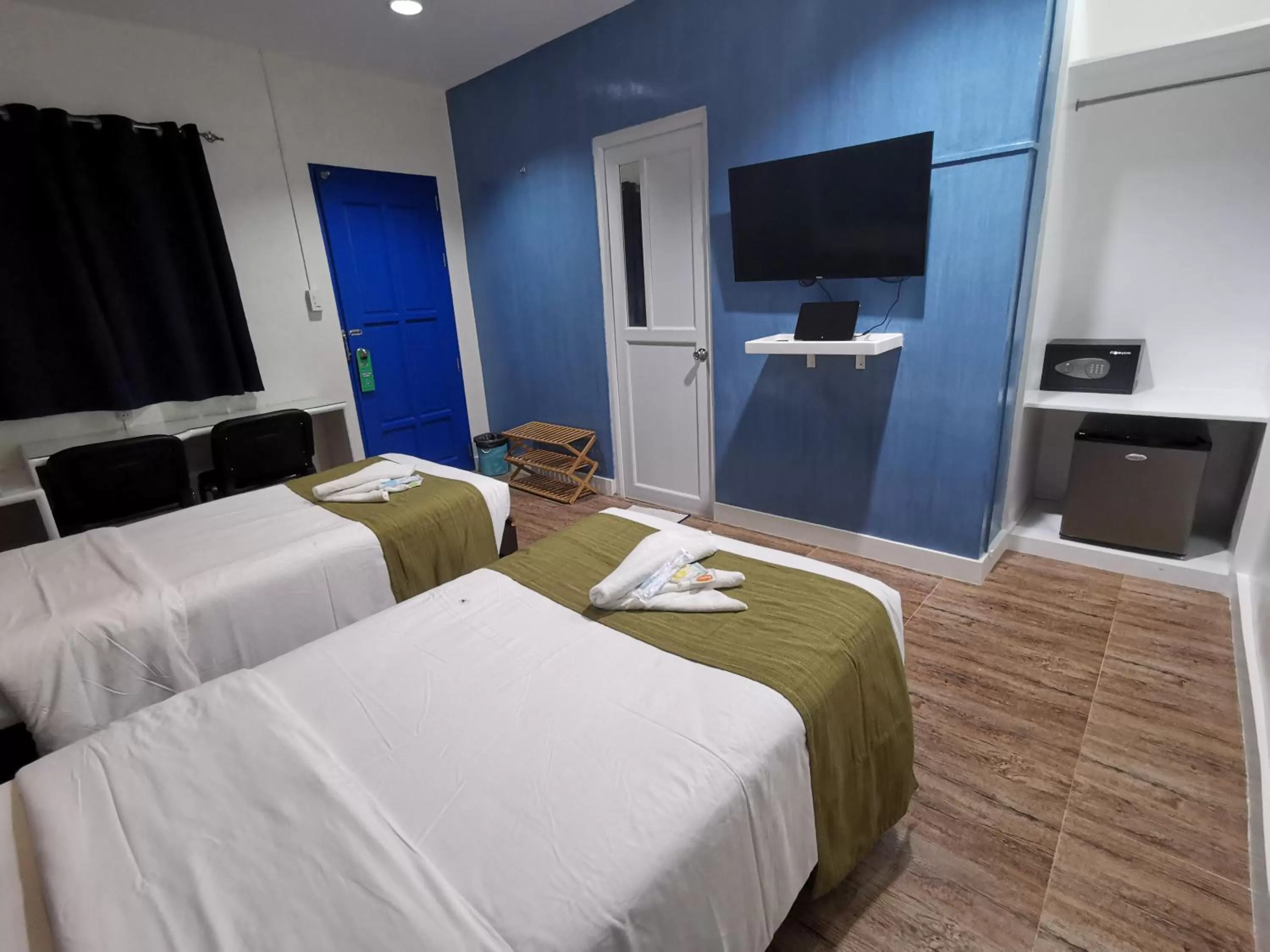 Bed in Pescadores Suites Moalboal