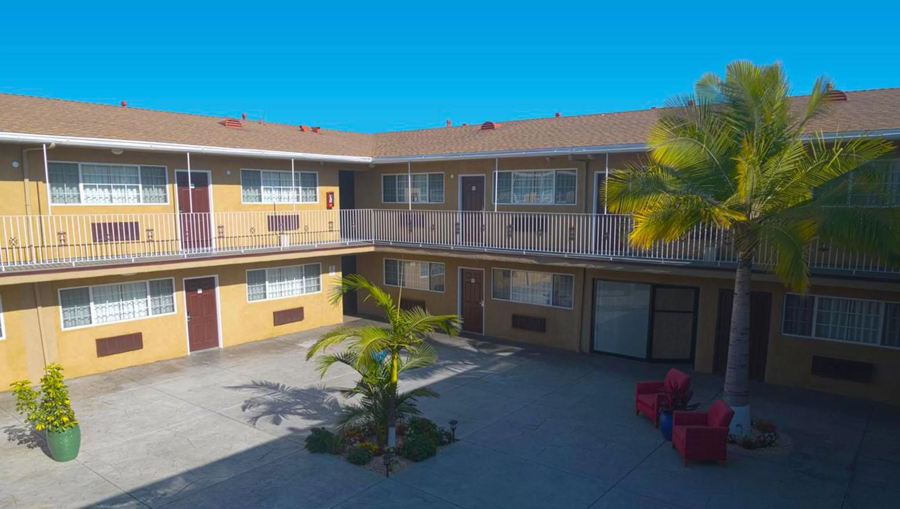 Property building in Kings Motel Inglewood