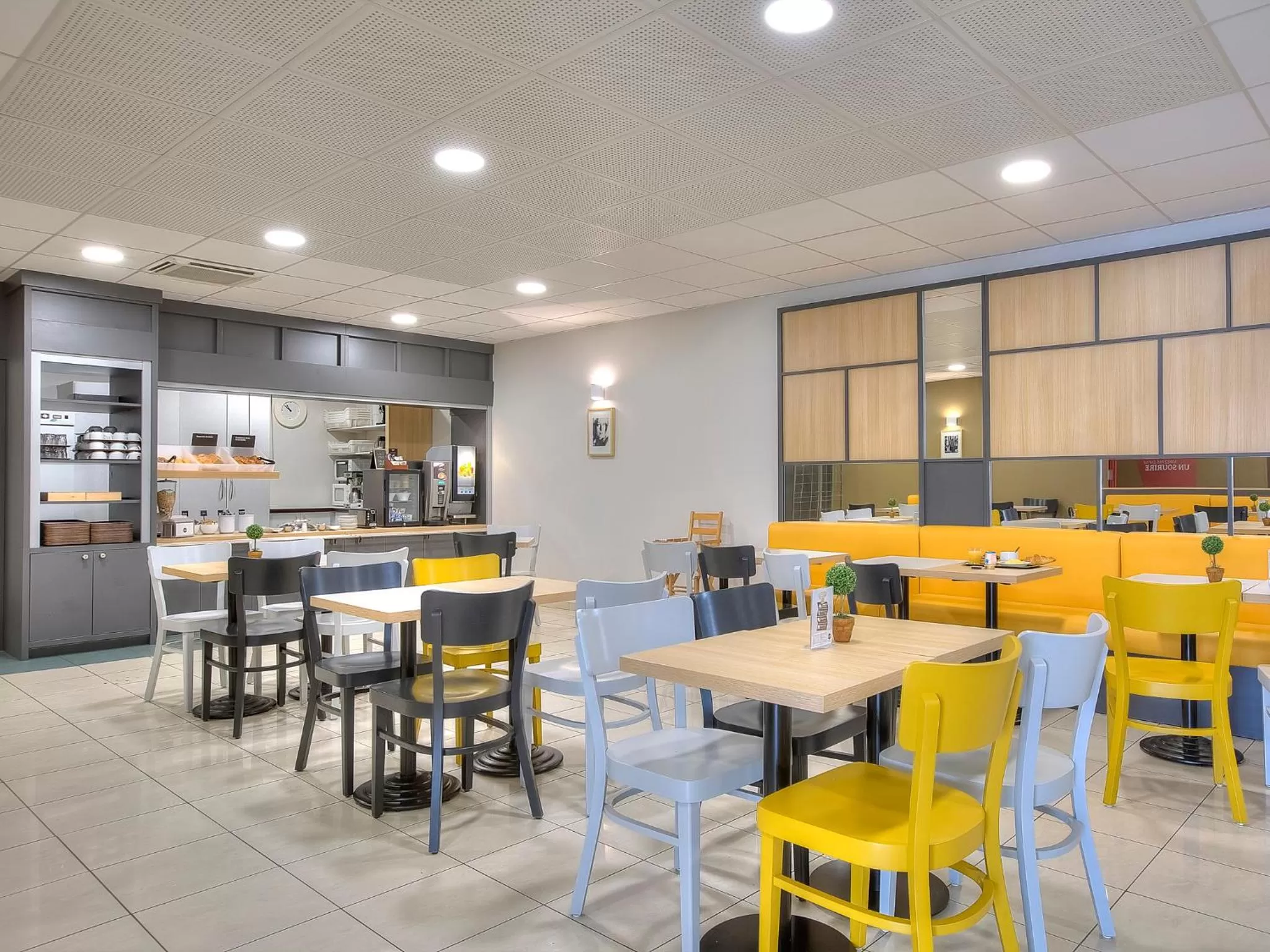 Restaurant/places to eat in B&B HOTEL Orleans Saint-Jean de Braye