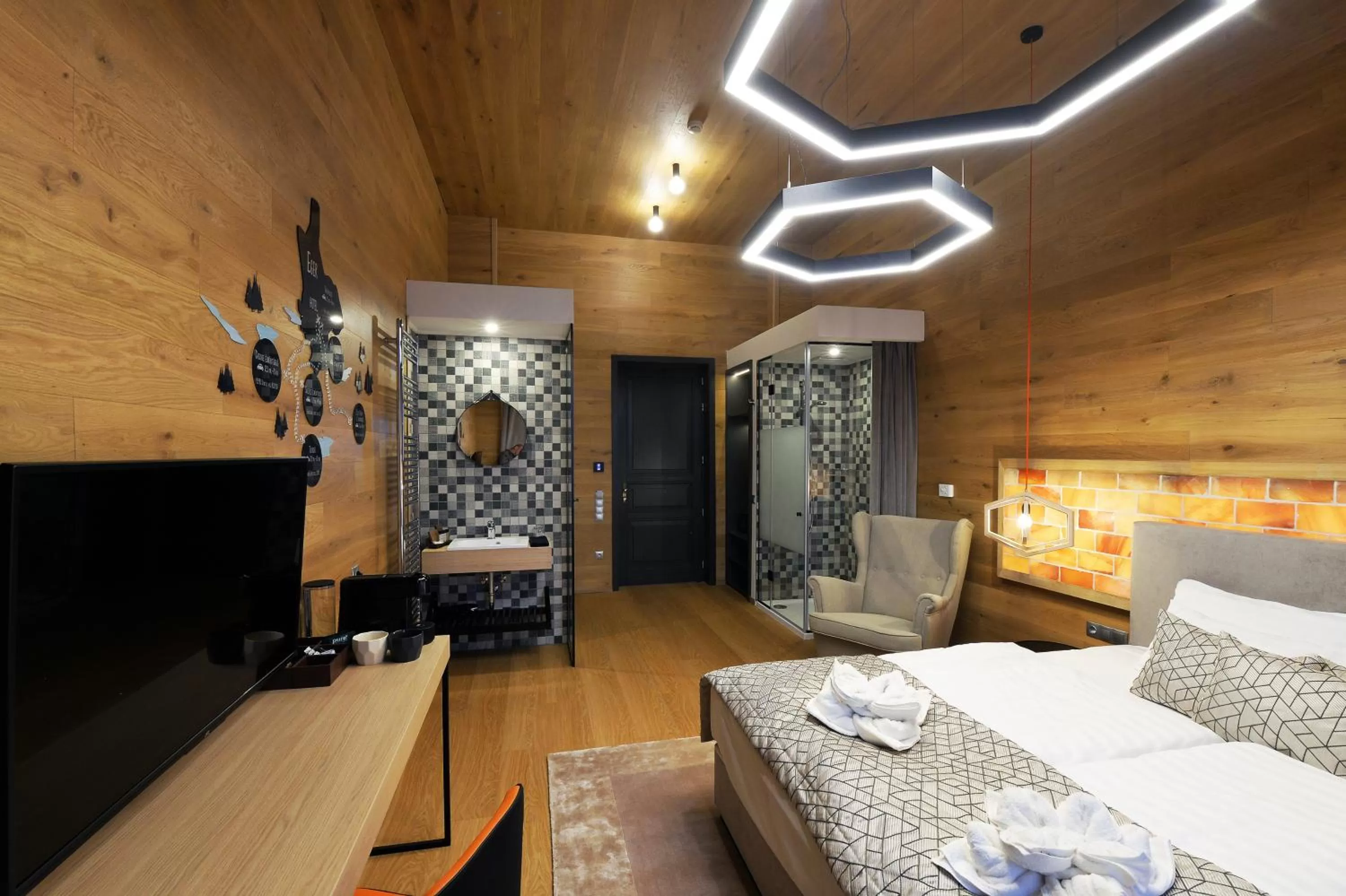 Photo of the whole room, Bed in 1552 Boutique Hotel