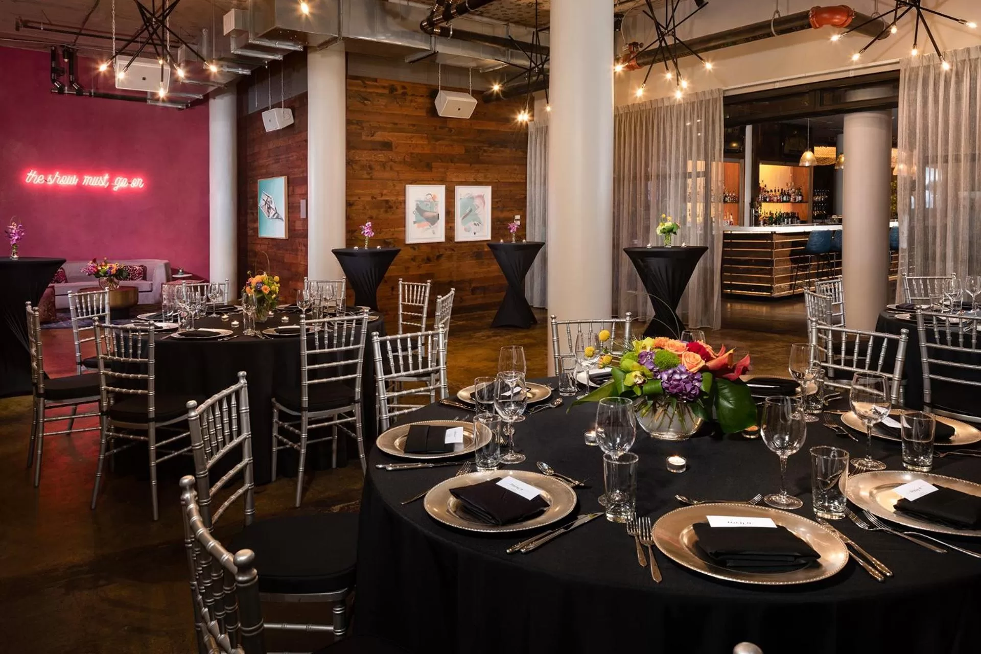 Restaurant/places to eat in Canvas Hotel Dallas