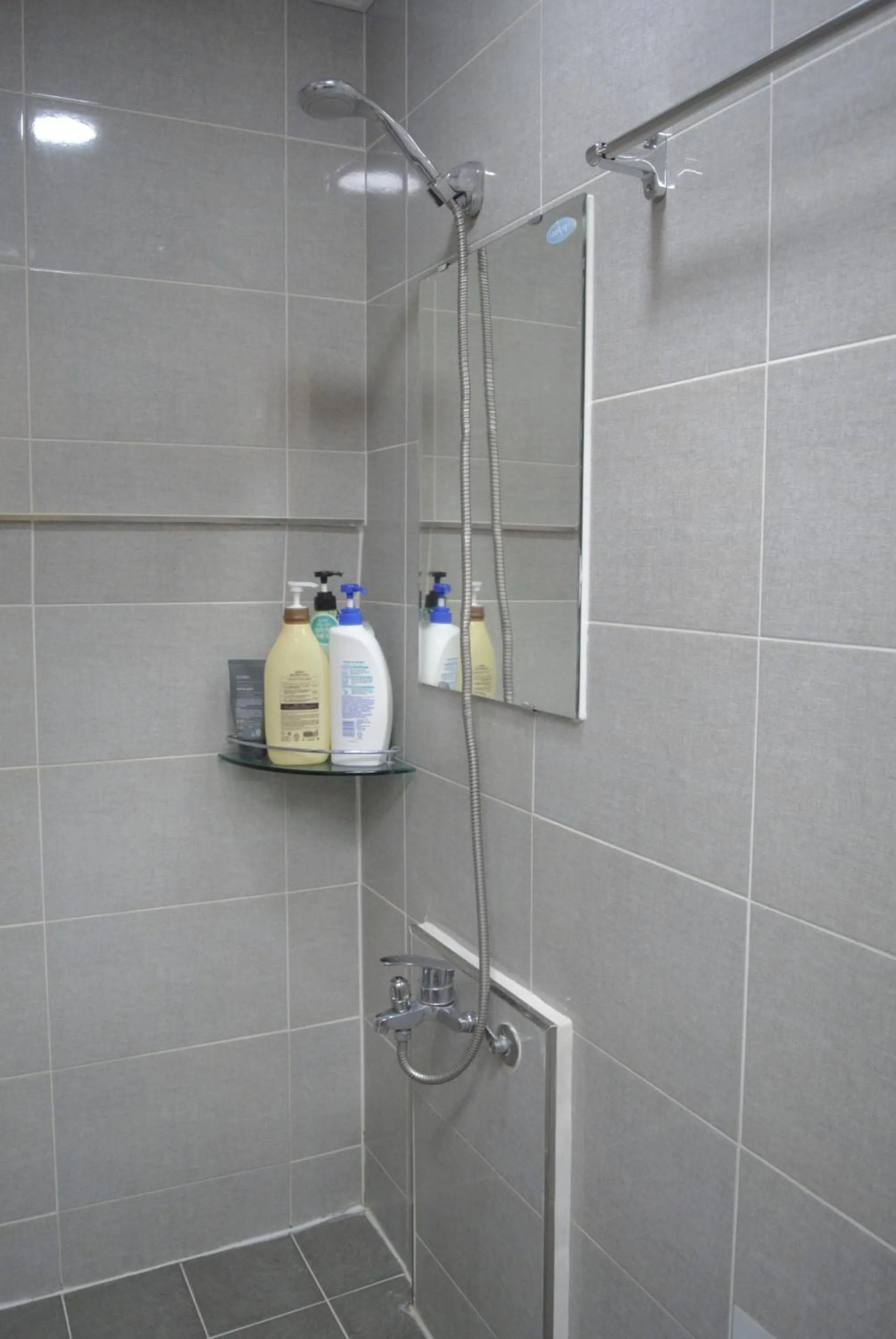 Shower in Hause Itaewon