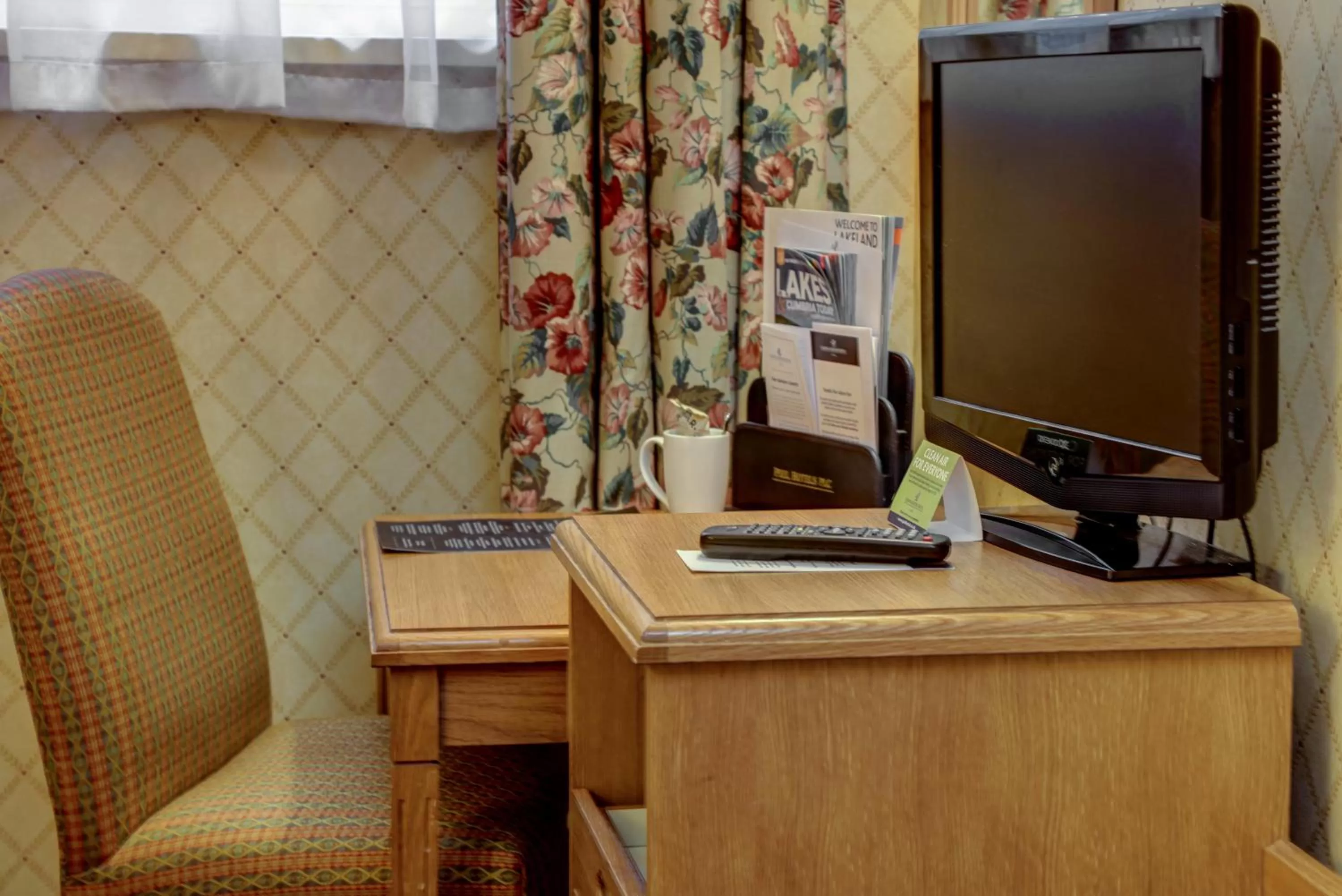 Bed in Crown & Mitre Hotel