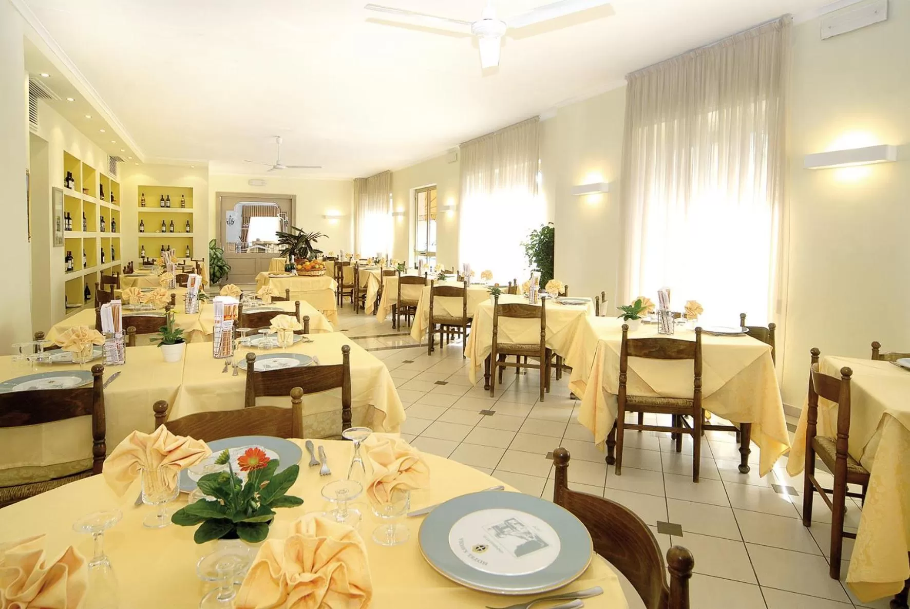 Restaurant/places to eat in Albergo Savoia