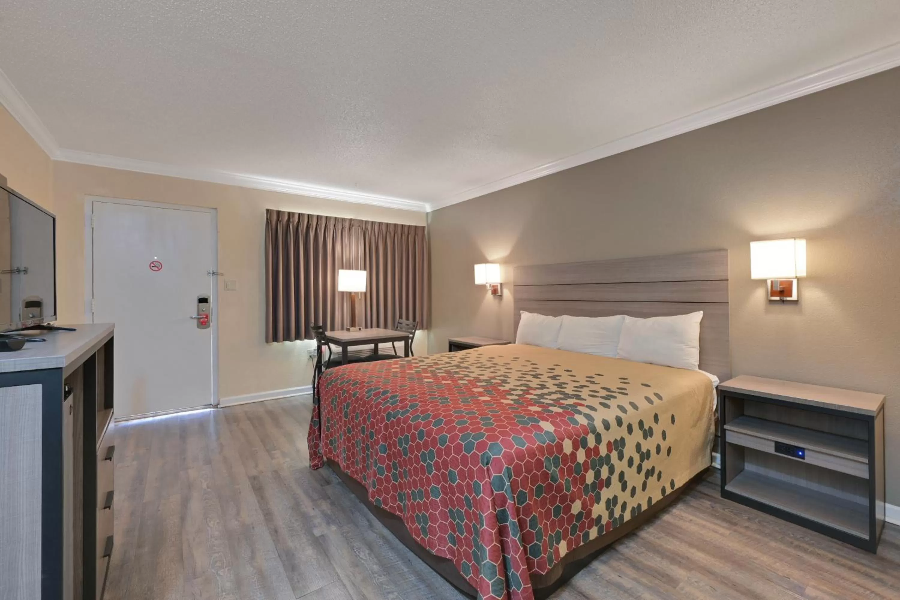 King Room - Non-Smoking in Econo Lodge Woodland near I-5