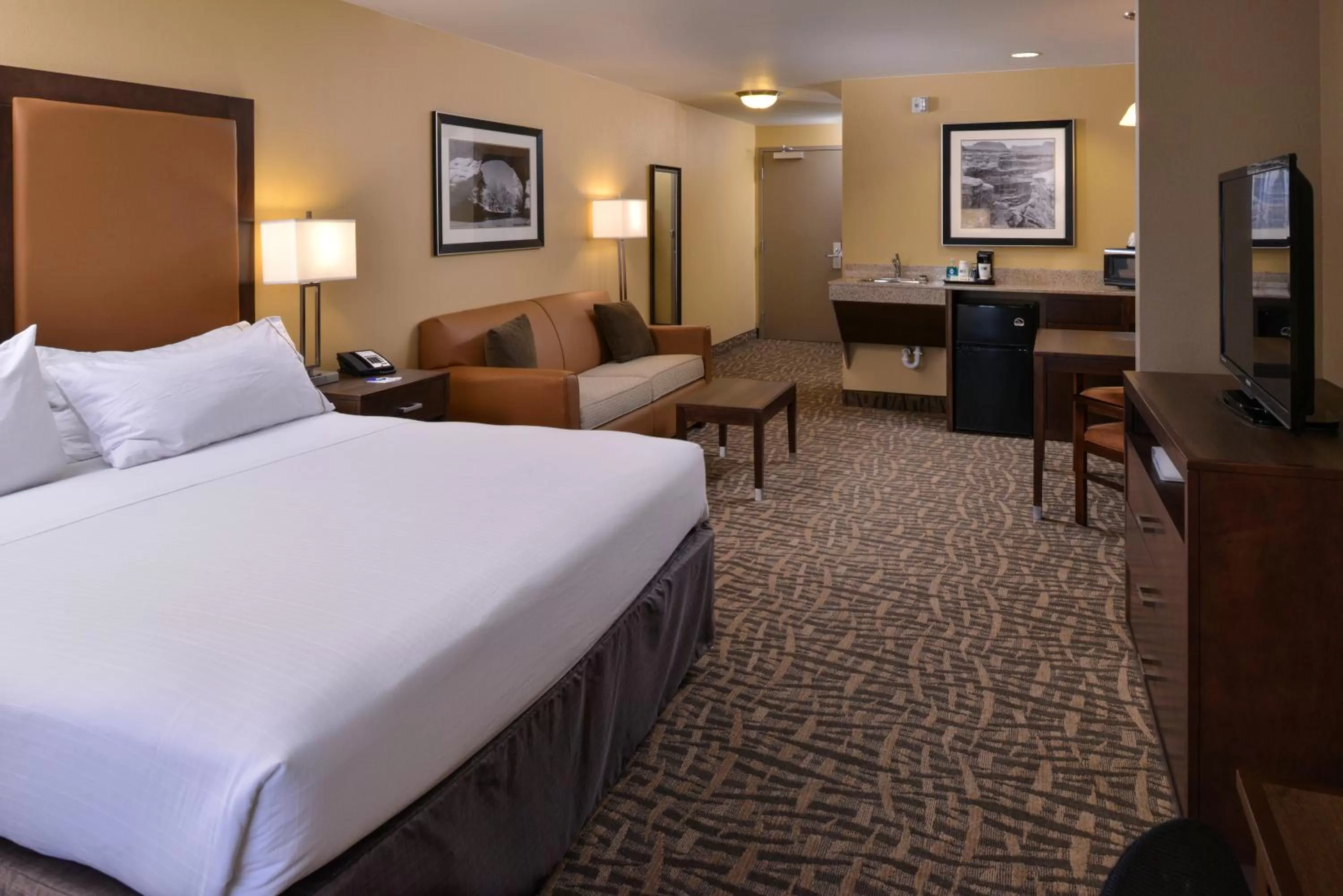 Bedroom, Bed in Holiday Inn Express & Suites Page - Lake Powell Area by IHG
