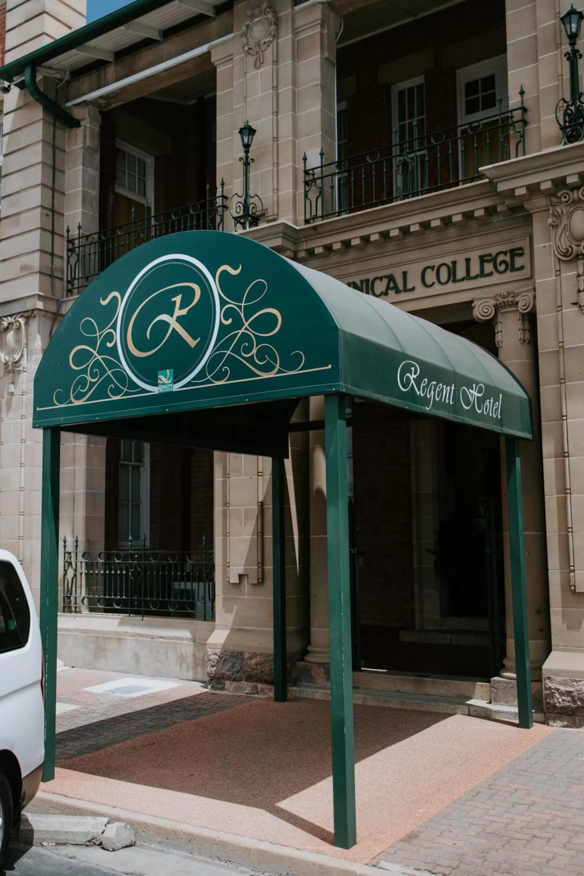 Facade/entrance in Quality Hotel Regent Rockhampton