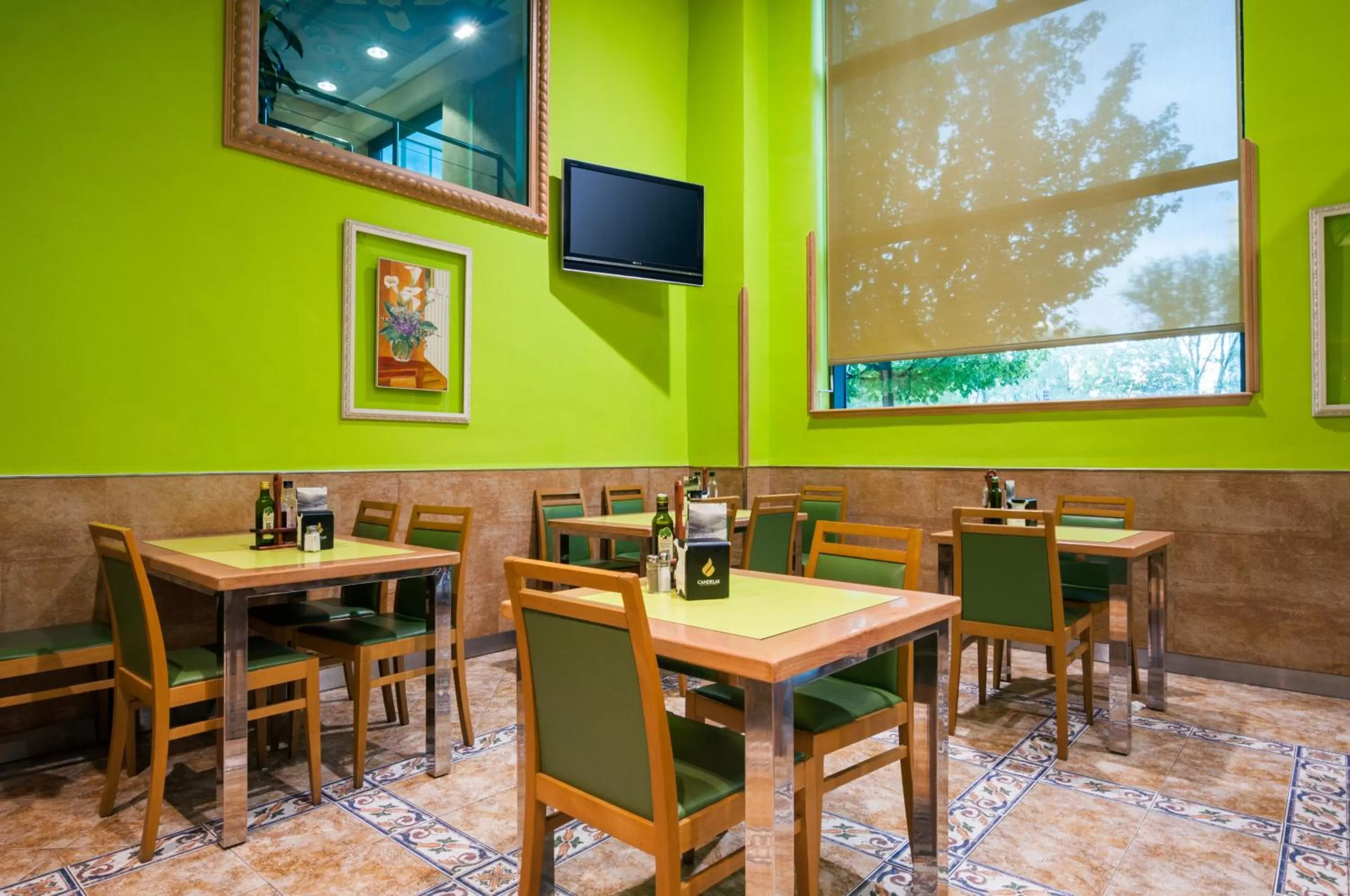 Restaurant/places to eat in Hotel Julia