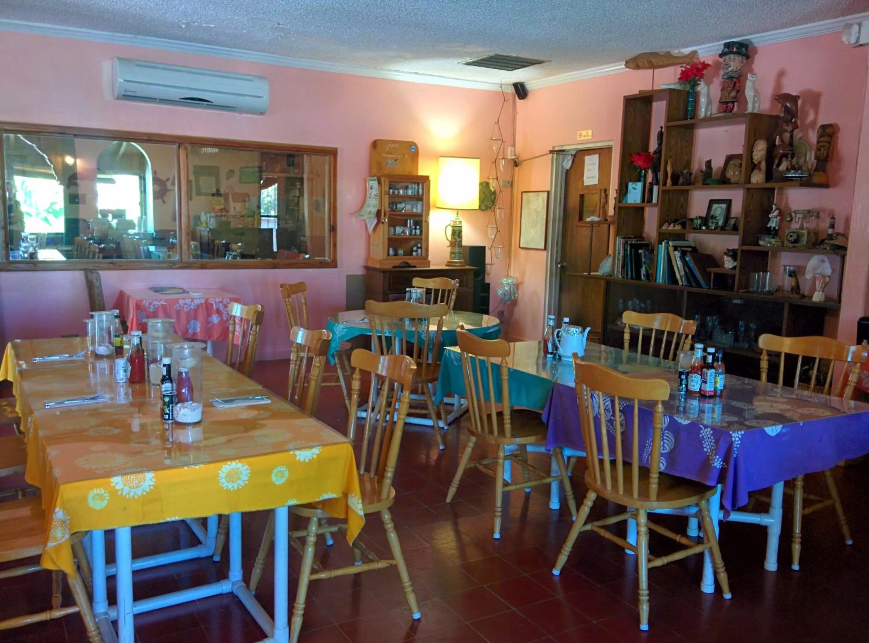 Restaurant/places to eat in Orange Hill Beach Inn