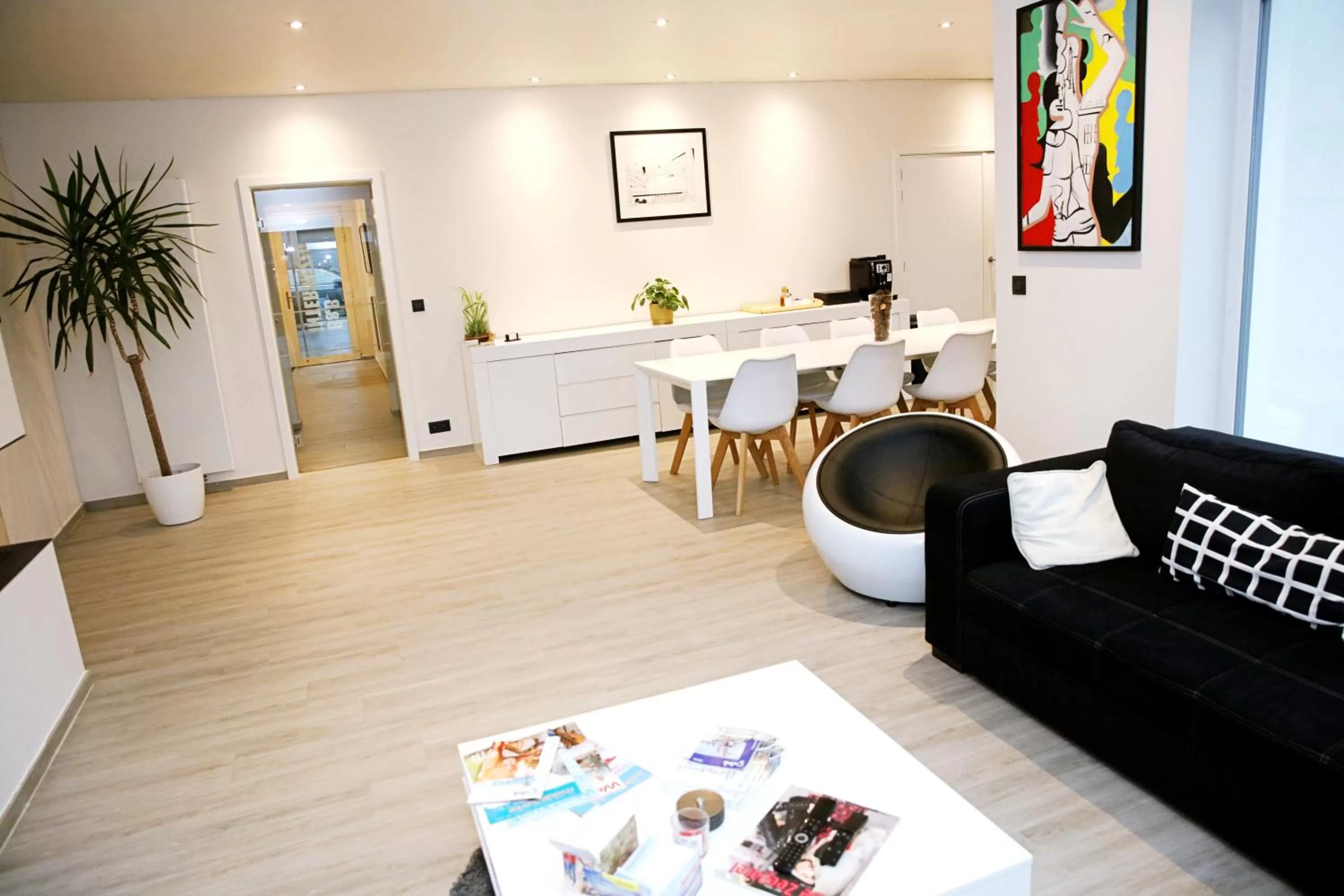 Communal lounge/ TV room in B&B Intermezzo