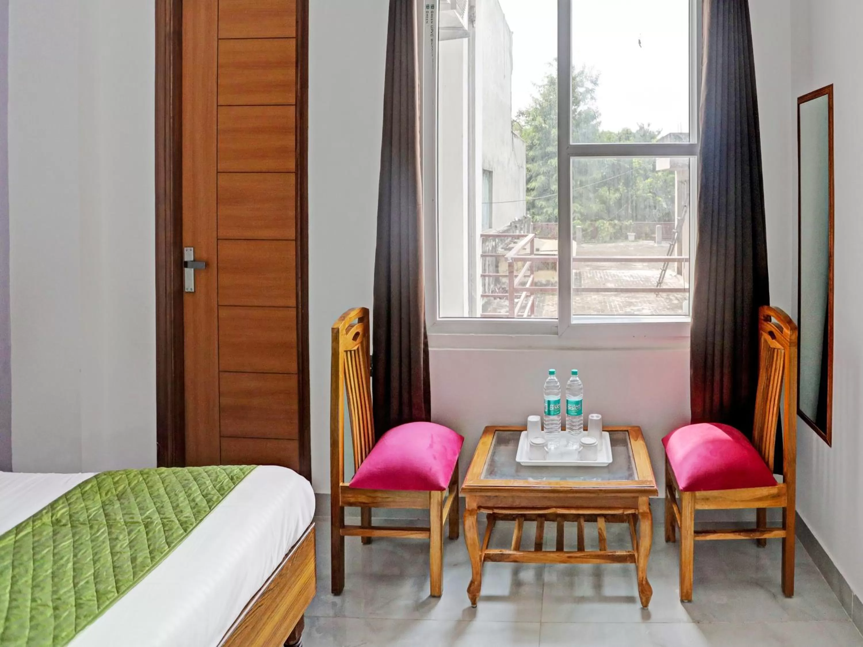 Seating Area in Hotel Golden Admire - Couple Friendly Hotel Noida Sector - 56