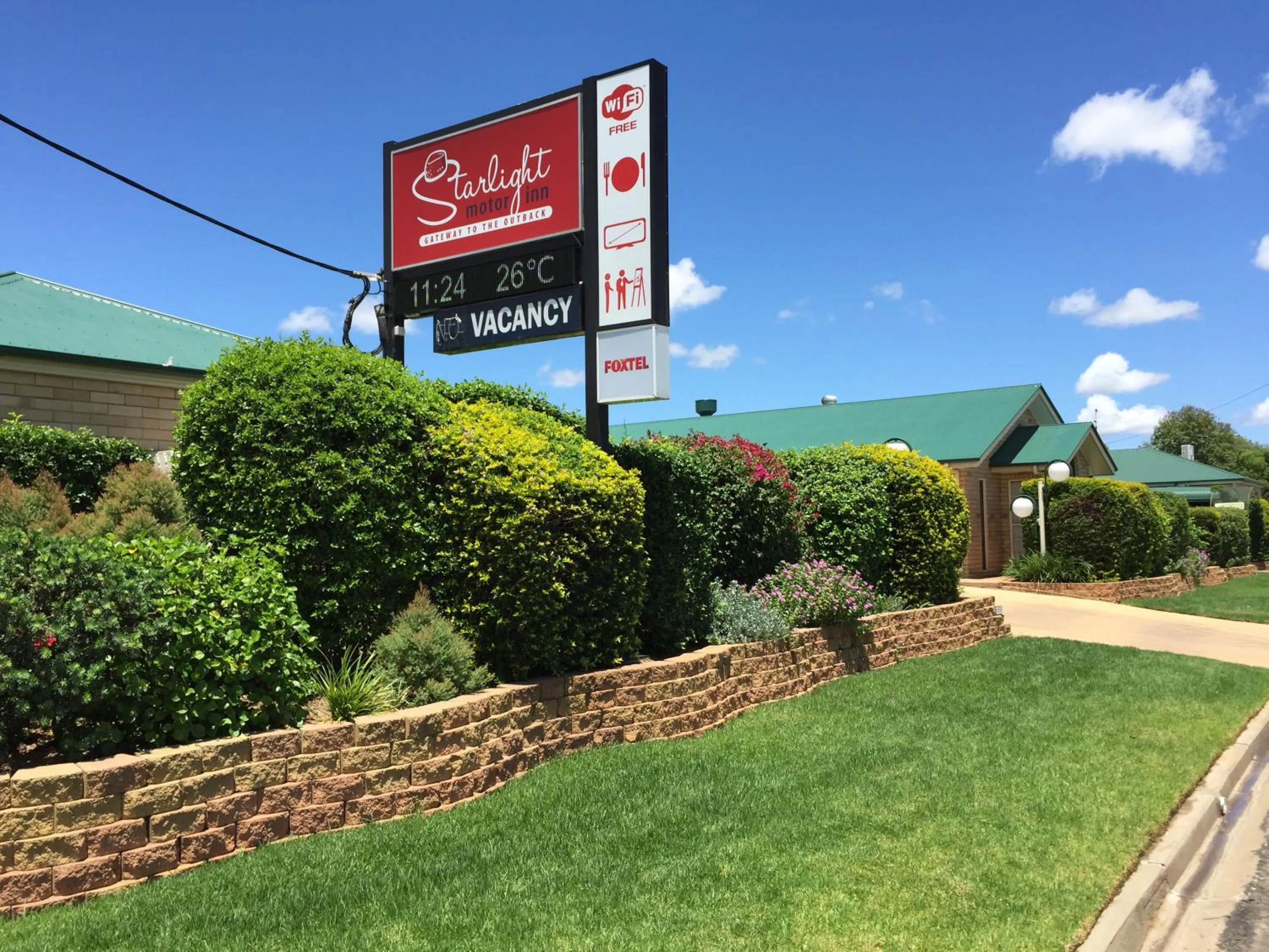 Garden in Starlight Motor Inn
