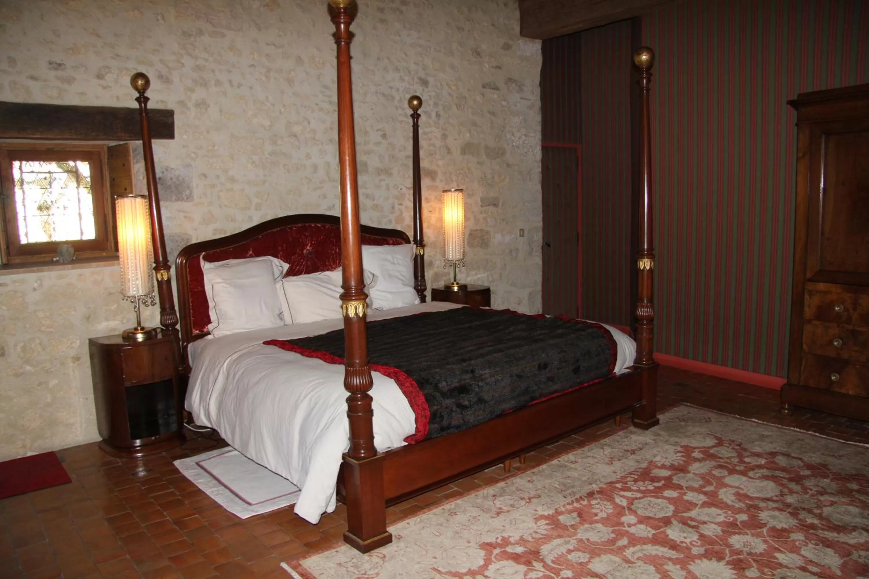 Photo of the whole room, Bed in Demeure des Vieux Bains