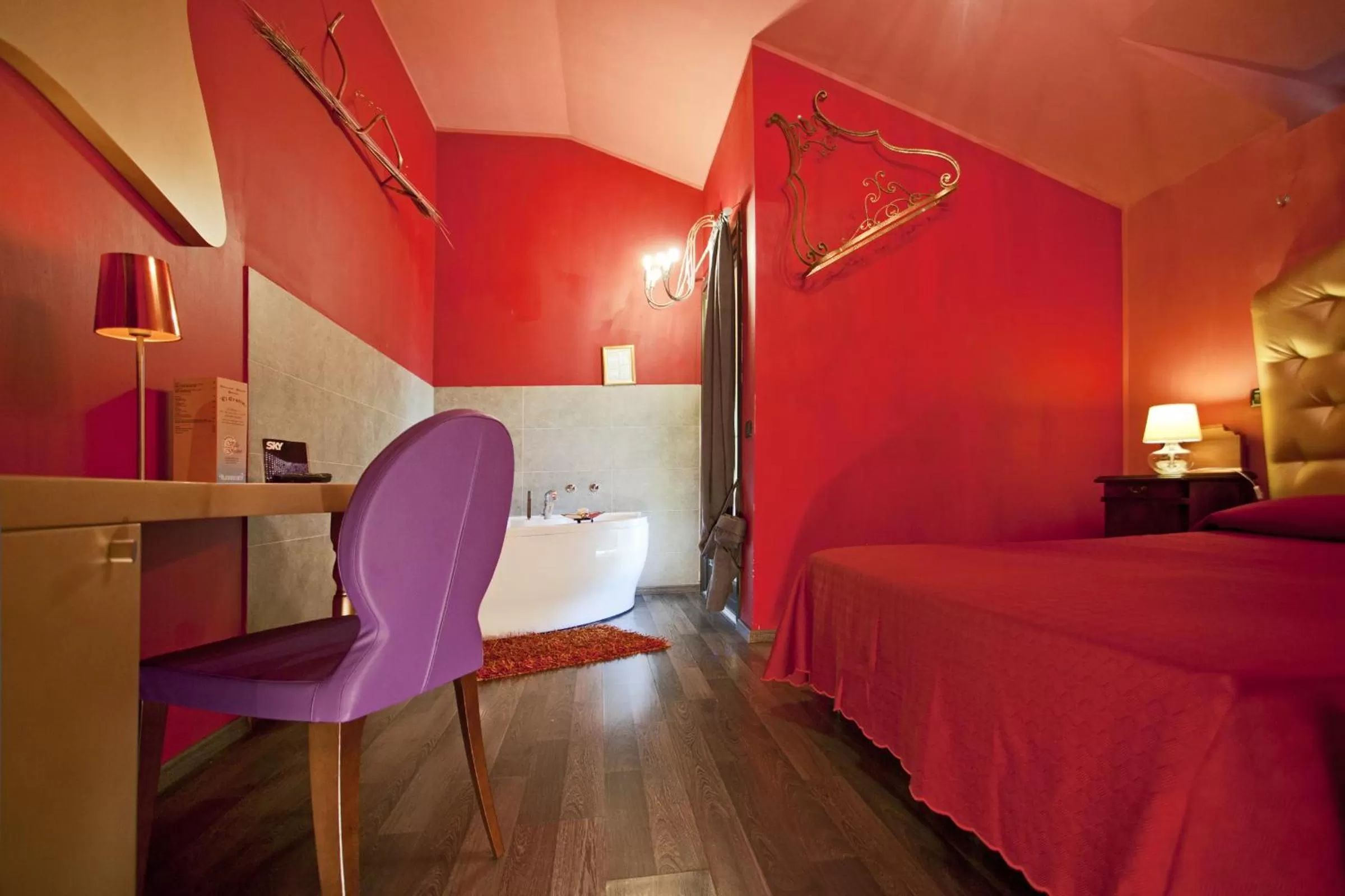 Bedroom, Bed in Hotel Villa Glicini