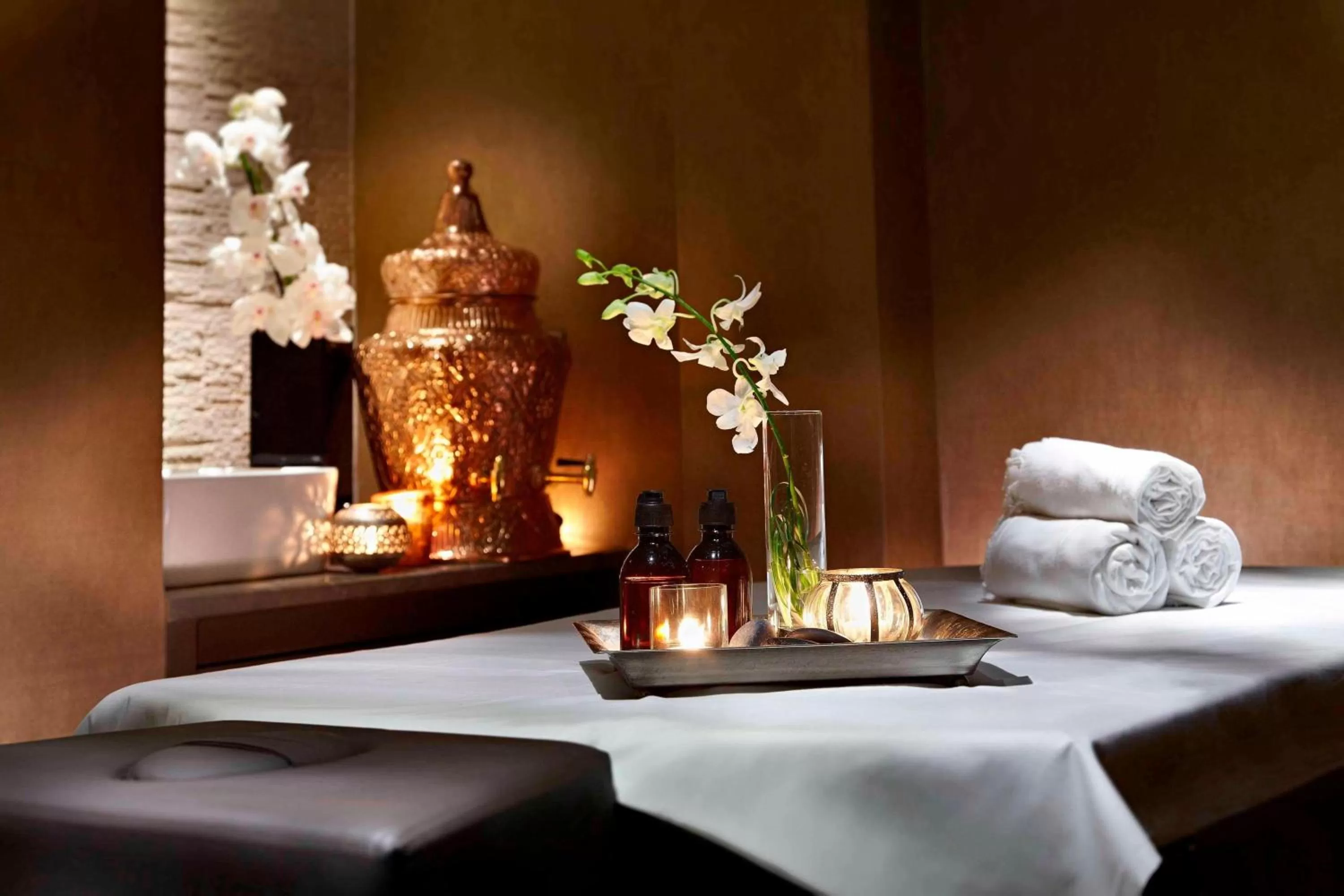 Spa and wellness centre/facilities, Bed in Renaissance Istanbul Polat Bosphorus Hotel