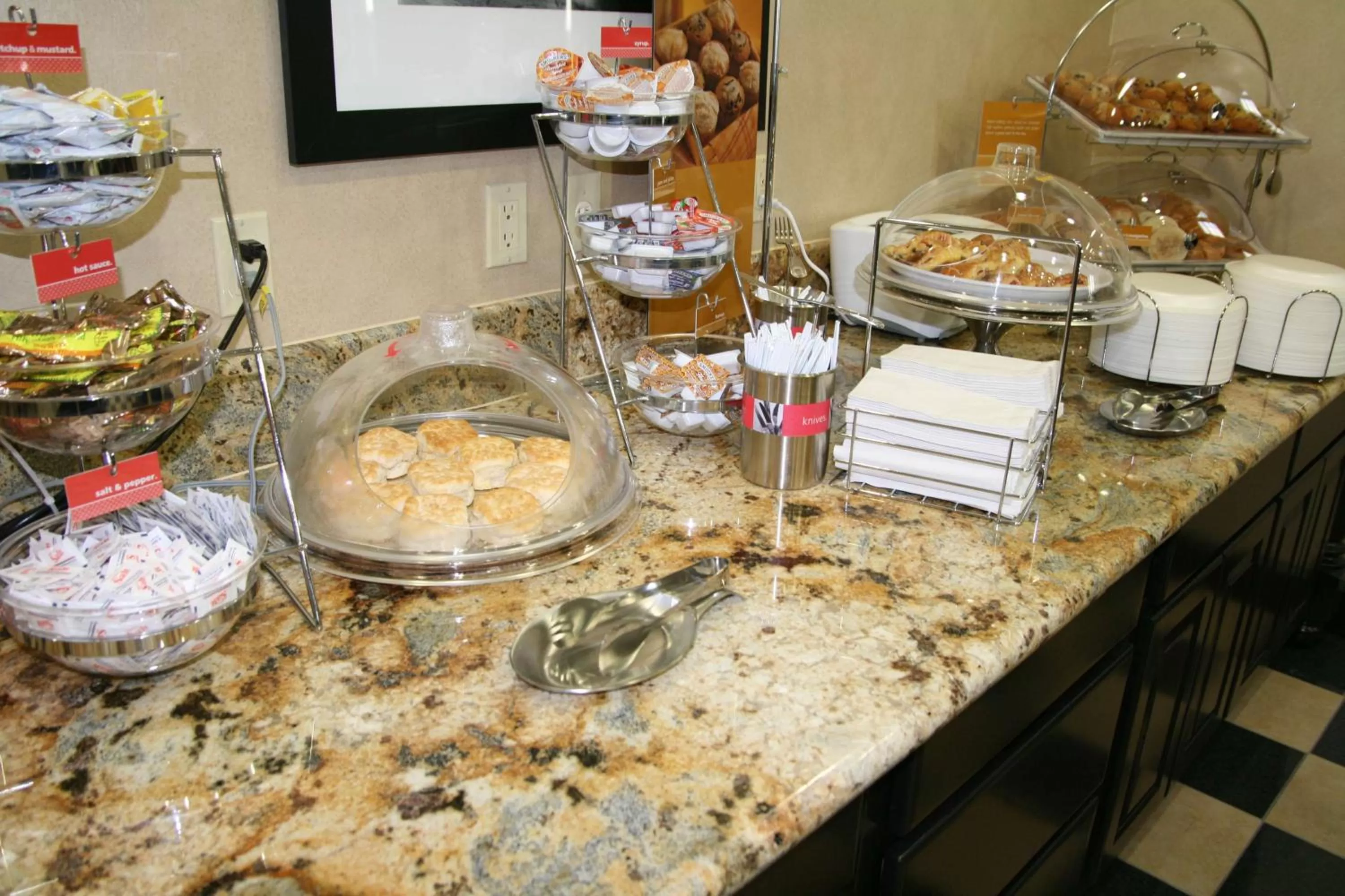 Breakfast in Hampton Inn & Suites Decatur