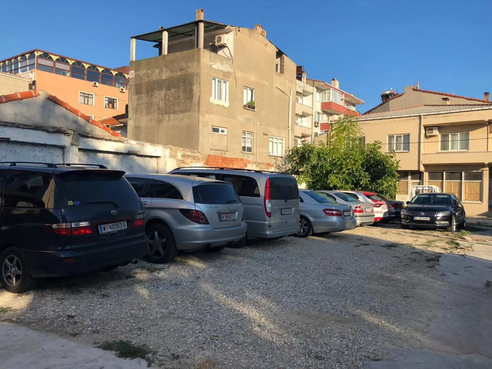 Parking in Hotel Crowded House