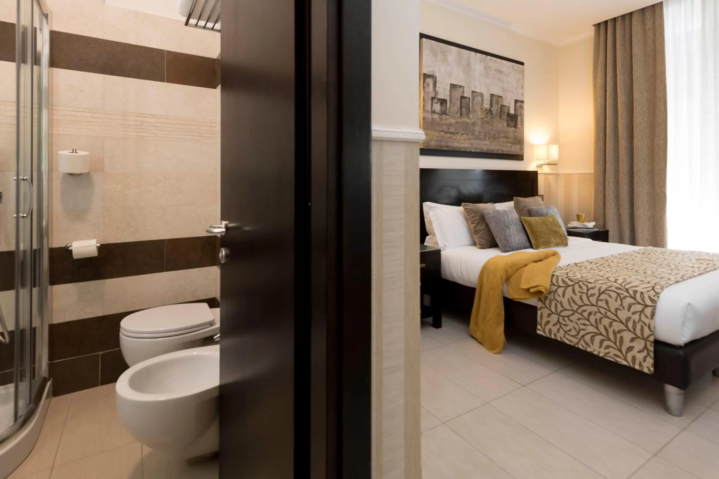 Bathroom, Bed in Yes Hotel Boutique Rome