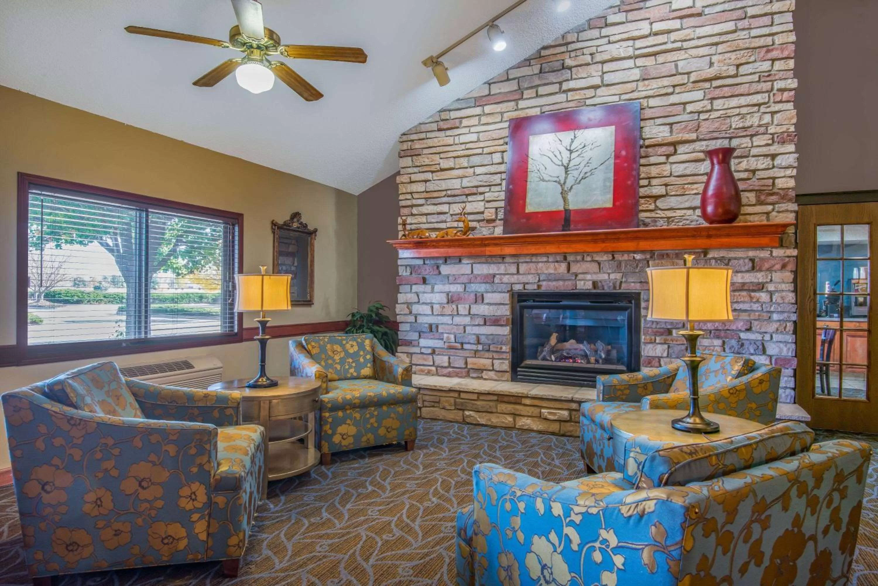 Lobby or reception in AmericInn by Wyndham Windsor Ft. Collins