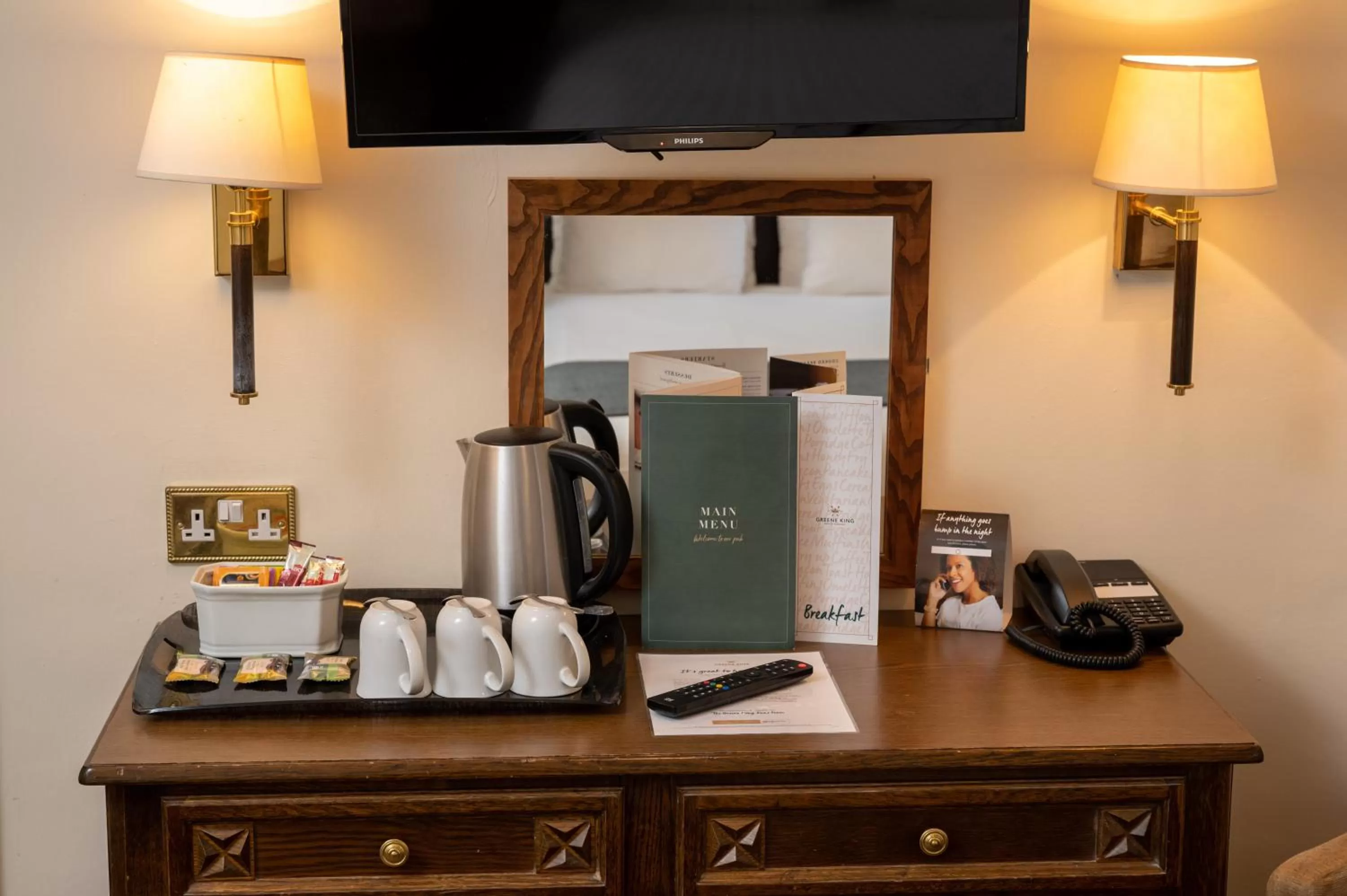 Coffee/tea facilities in Castle and Ball by Greene King Inns