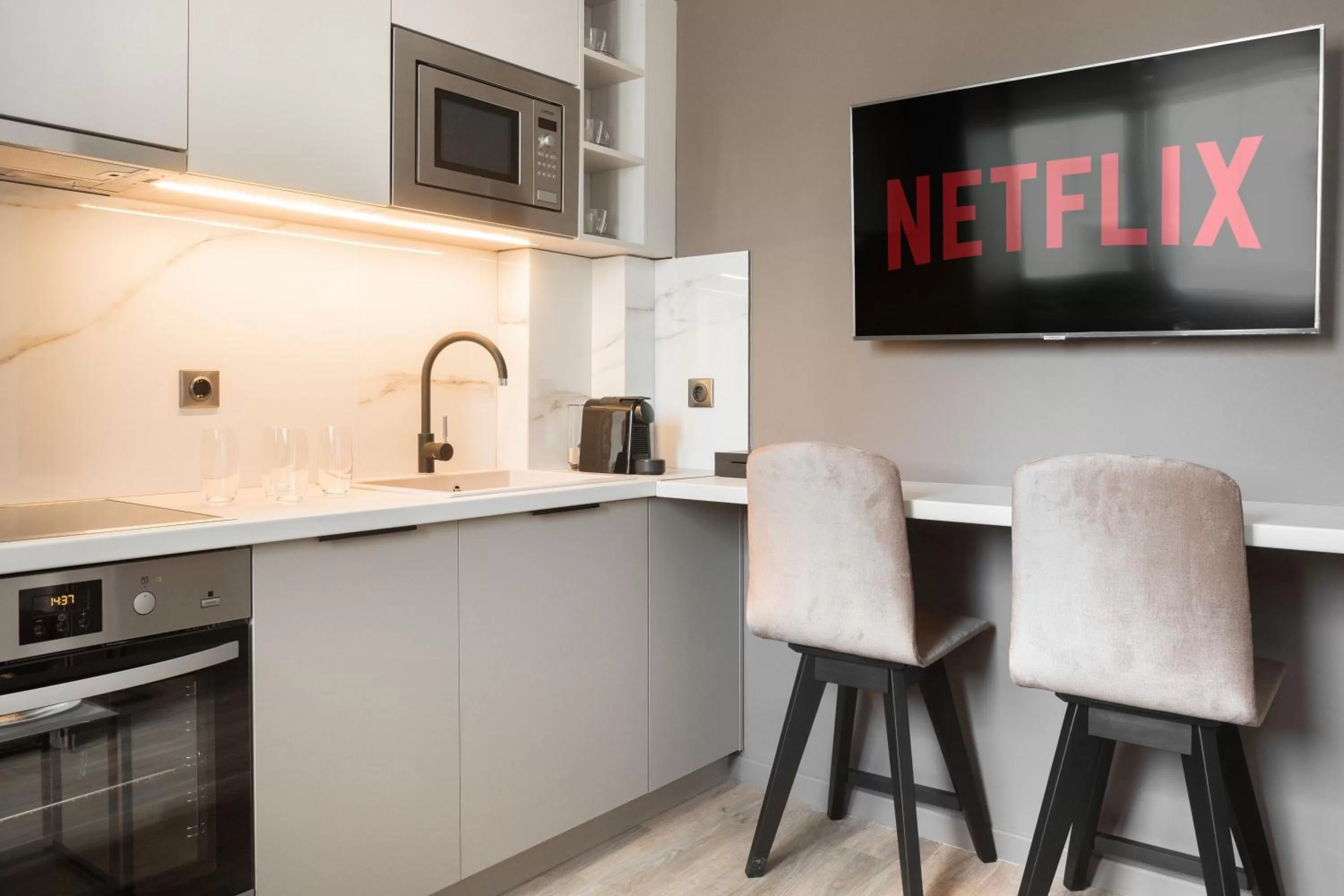 TV and multimedia in LUX&EASY Athens Downtown Apartments