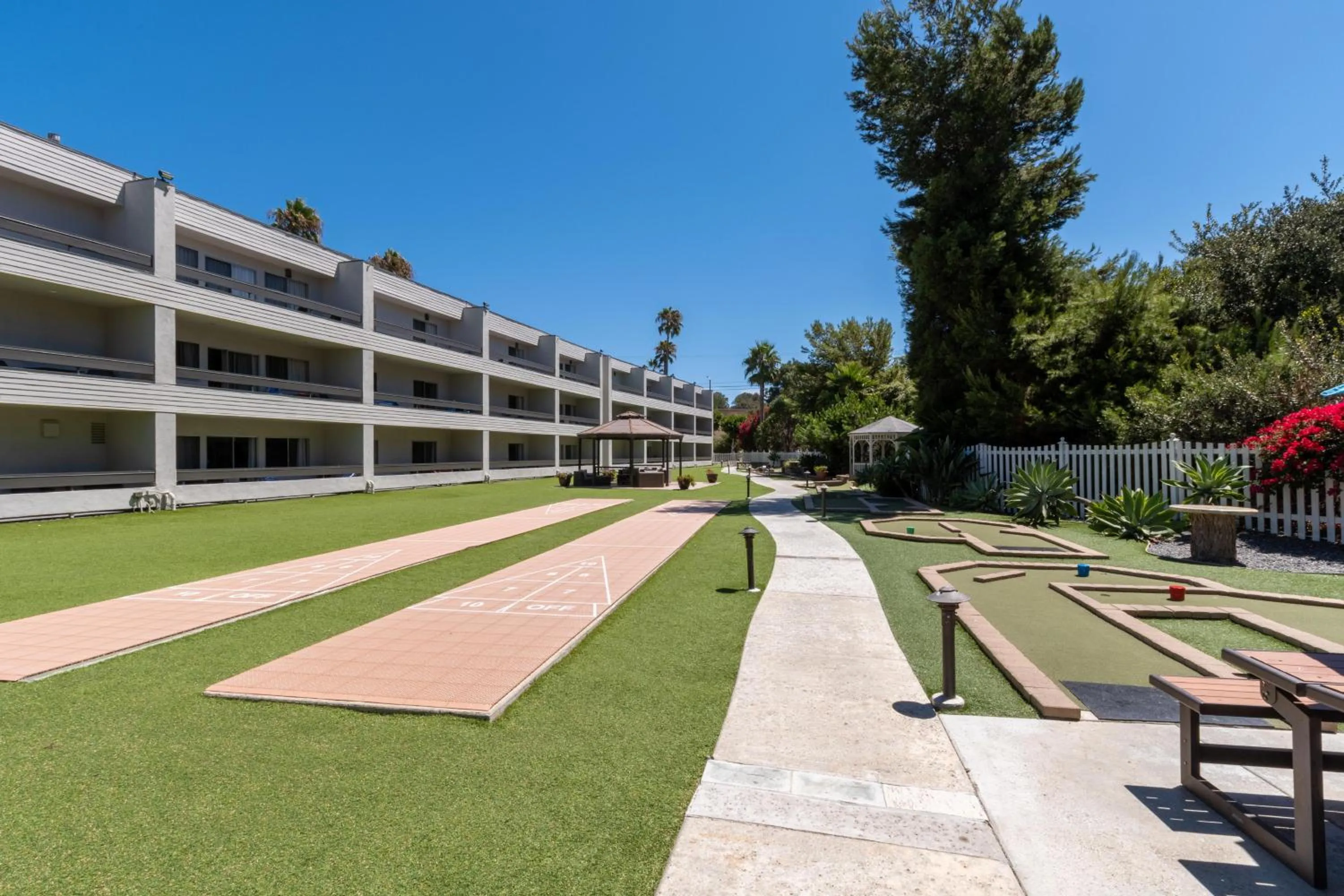Game Room in San Clemente Inn