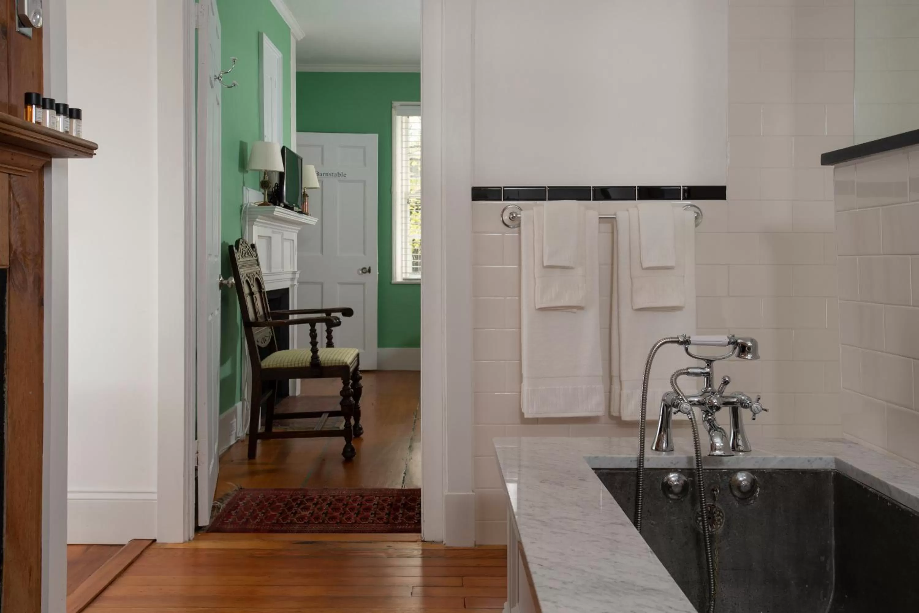 Bathroom, Kitchen/Kitchenette in Village Inn