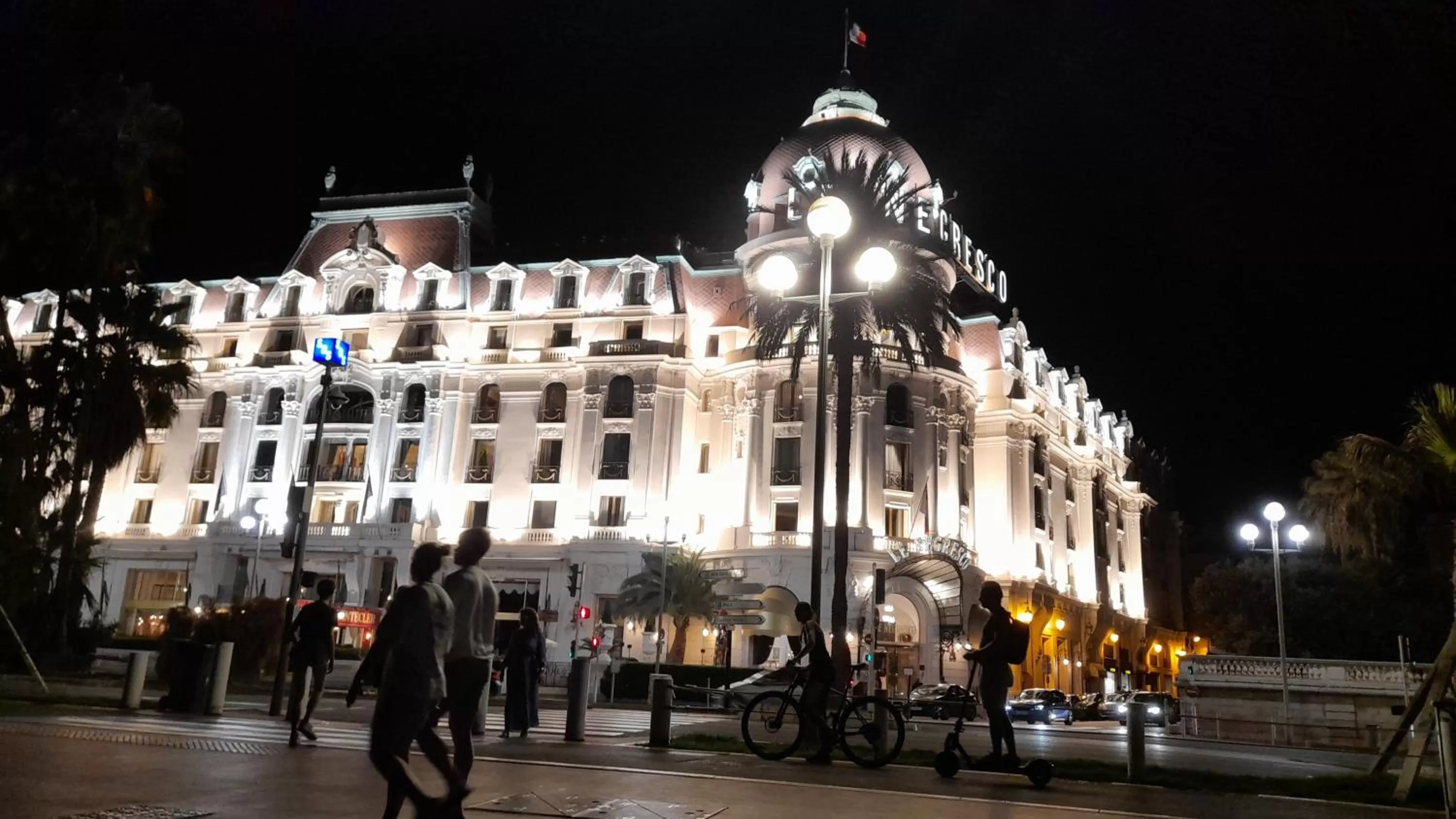 Property Building in HARMONIA Annie BEAU 2 Pieces Atypique 200 m à pied plage, mer, Promenade des anglais,