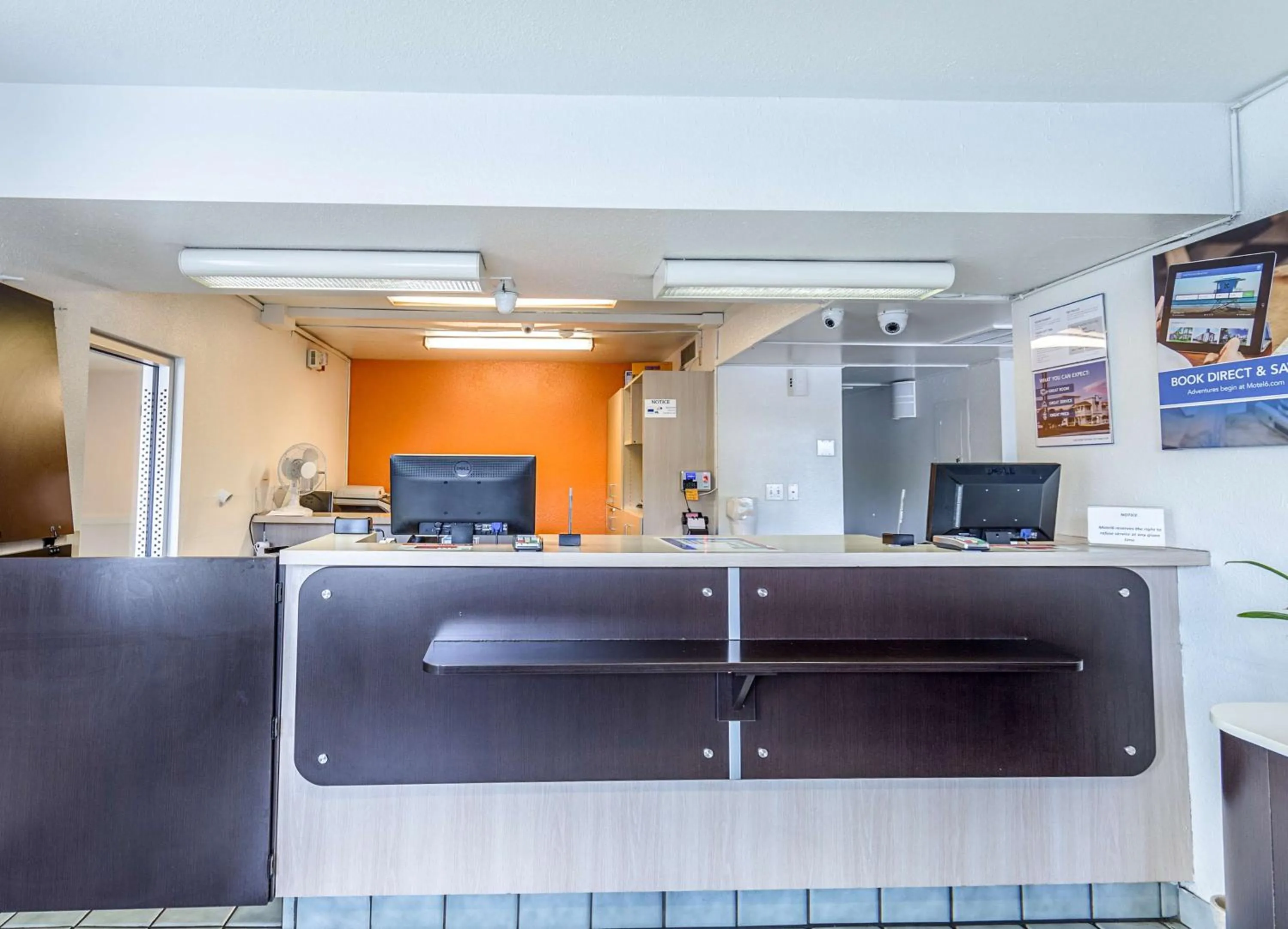 Lobby or reception in Motel 6-Yreka, CA