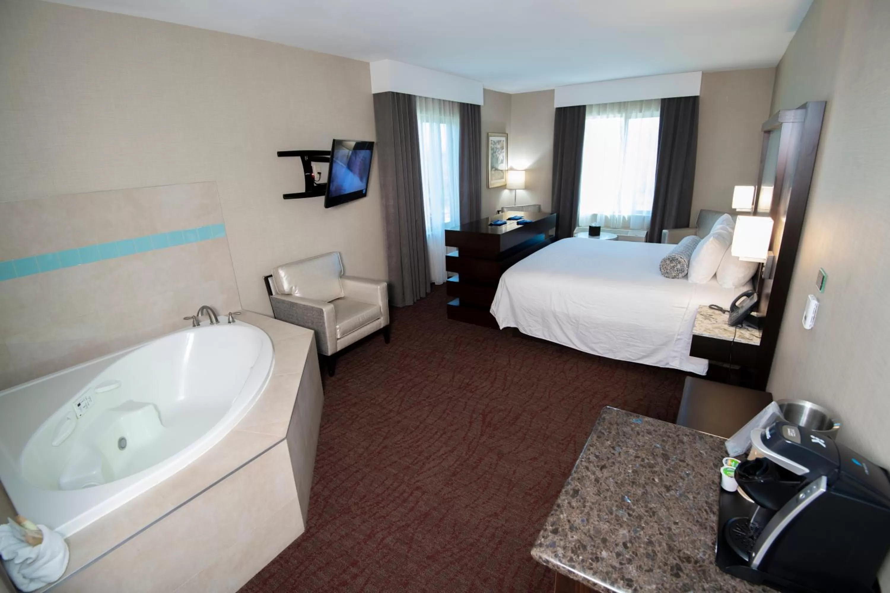 Bed in Win-River Resort and Casino